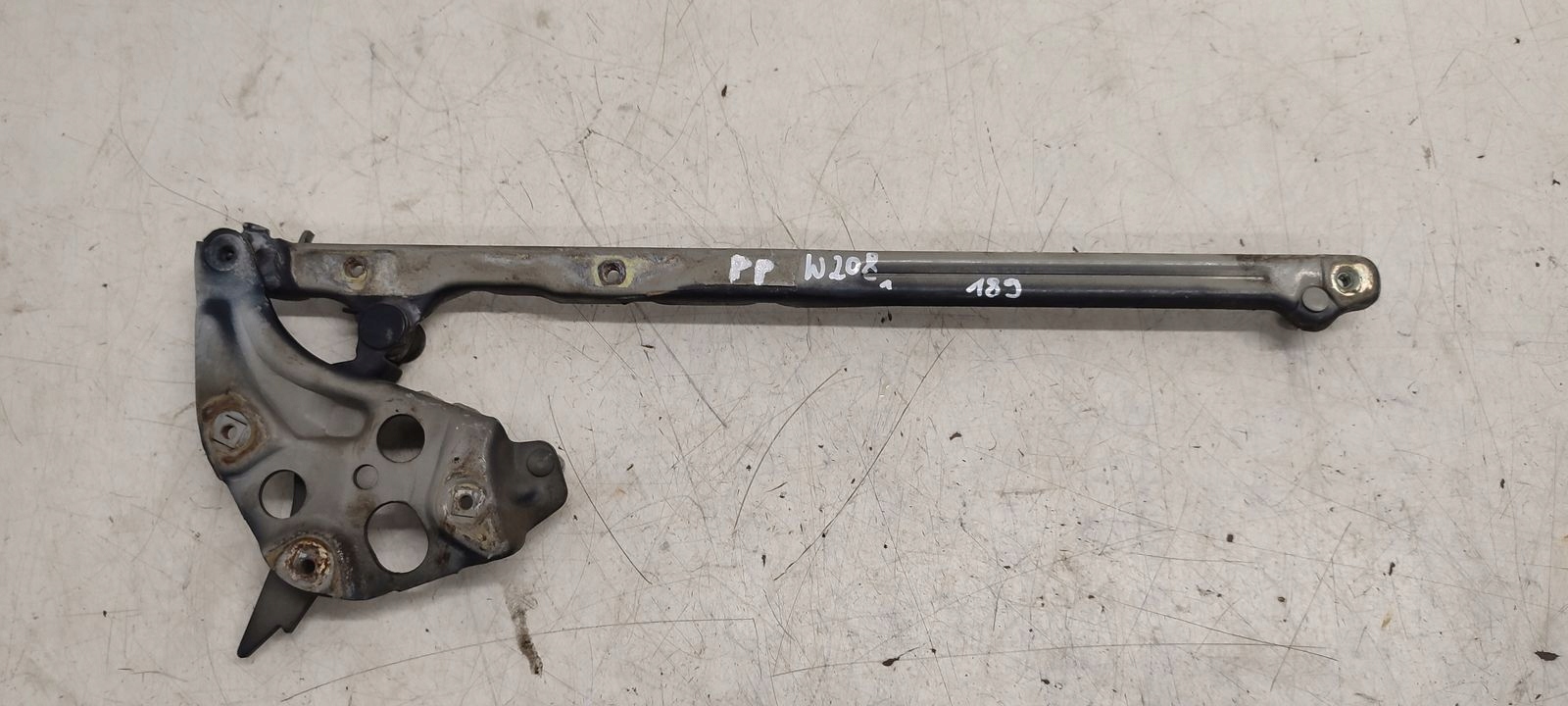 hinge bonnets Mercedes W208 2,0 compressor;