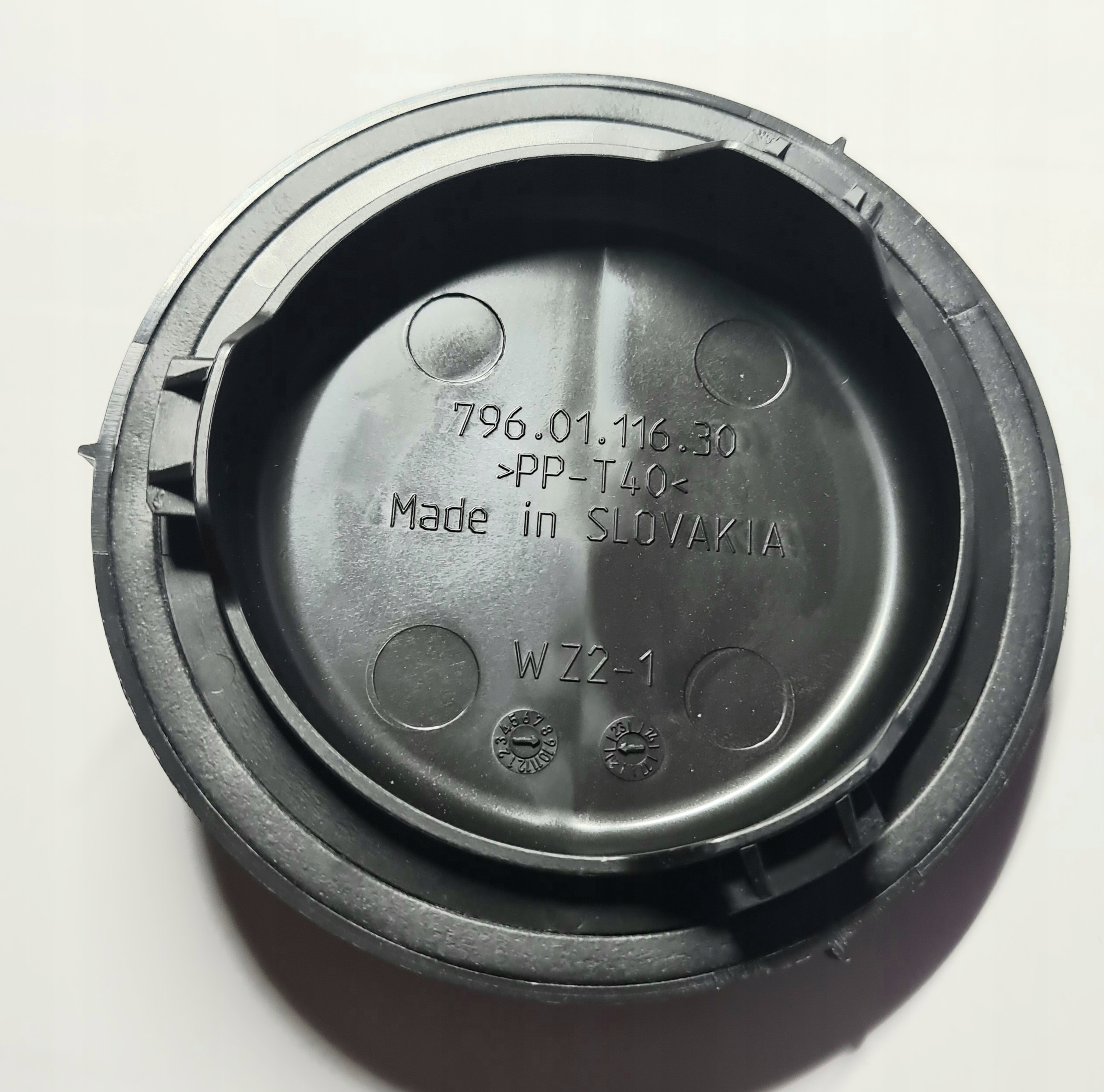 ZAŚLEPKA REFLEKTORA ŻARÓWKI OPEL ASTRA K Strona zabudowy uniwersalne