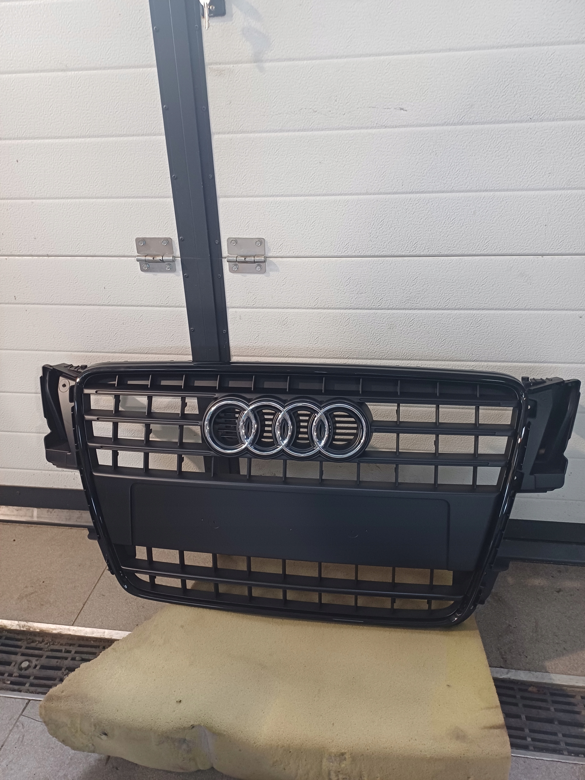 Grill AUDI A5 B8 8T0853651E vor Lift
