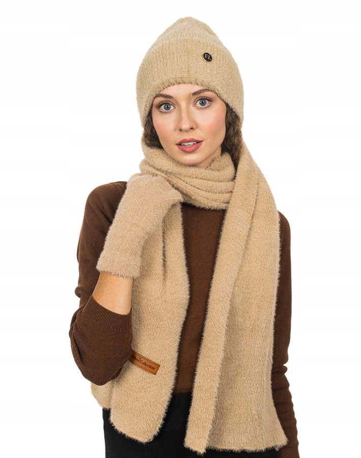 Dámská zimní souprava: čepice, dlouhá šála a rukavice polský