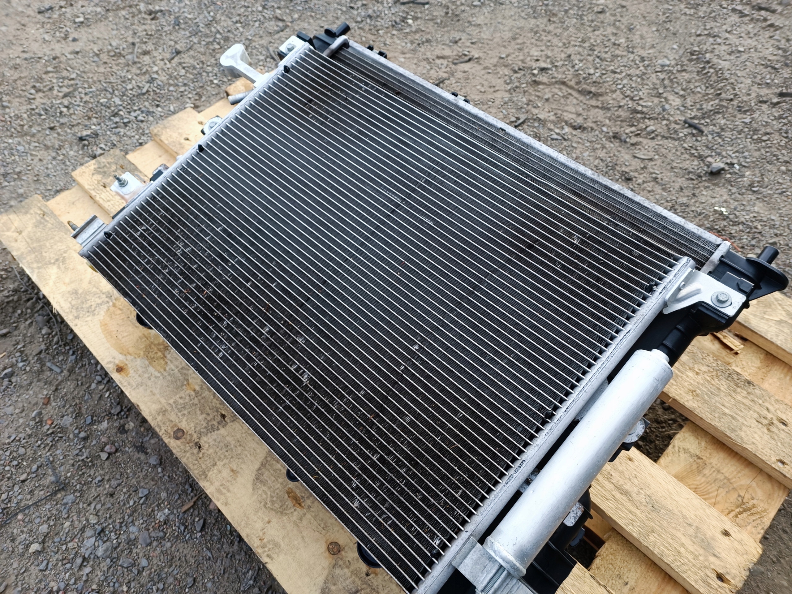chladiče chladič ventilátor komplet Ford Mustang 5.0 3.7 2011-2014