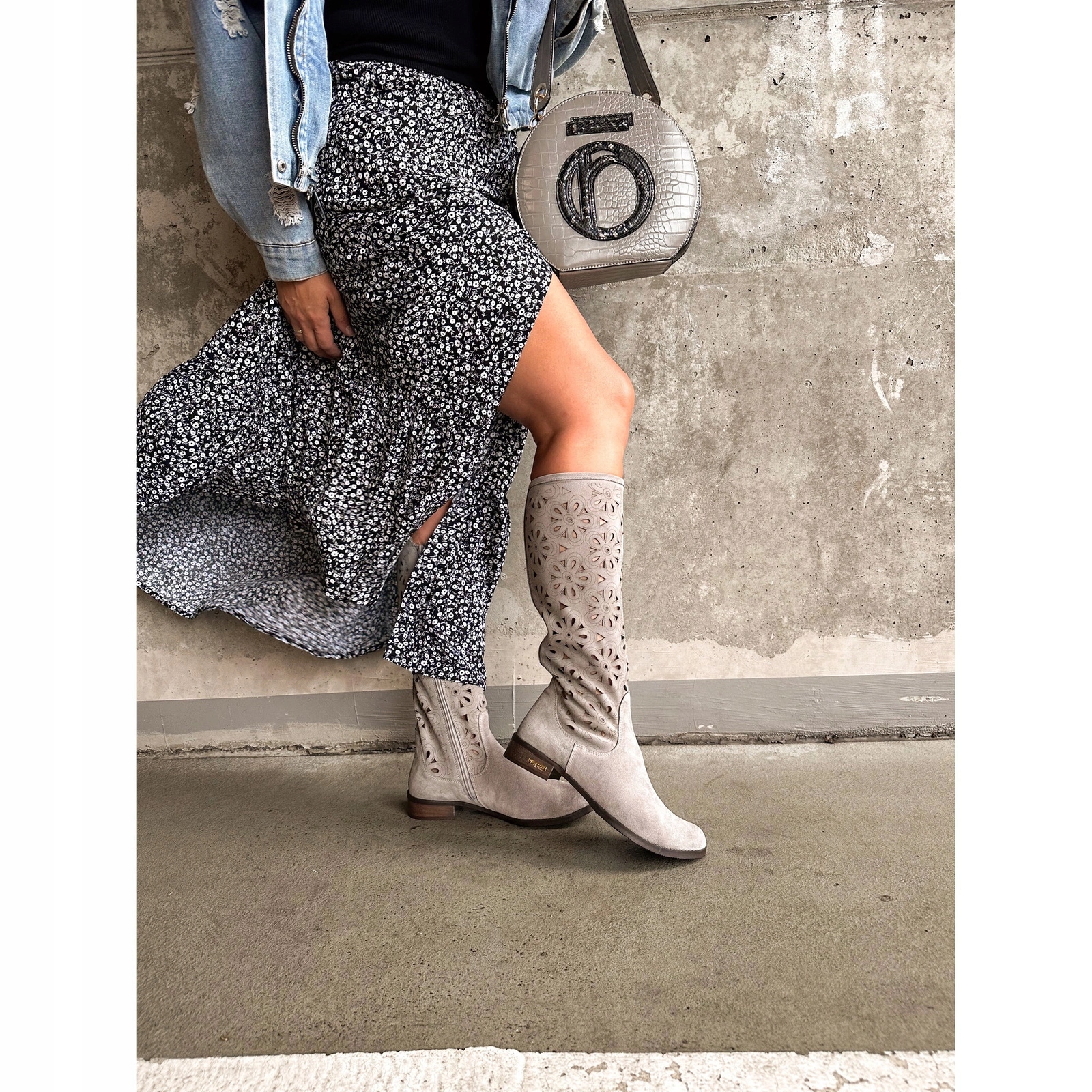 Dámské semišové kozačky, ažurové, světle šedé, barva nubuková kůže 37