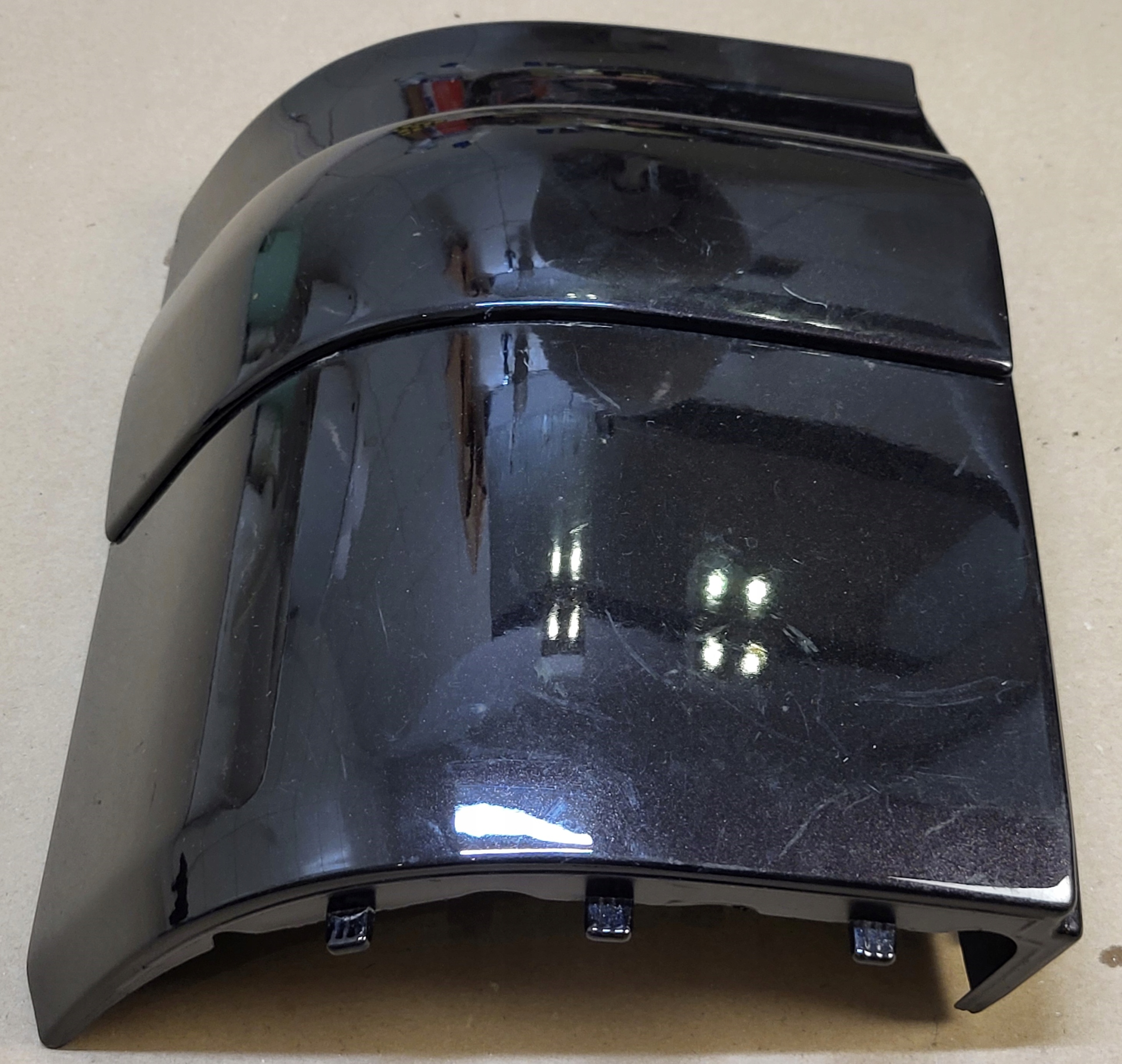 cap below LAMPE cover of a bumper left rear part VW MULTIVAN CARAVELLE T5 OE
