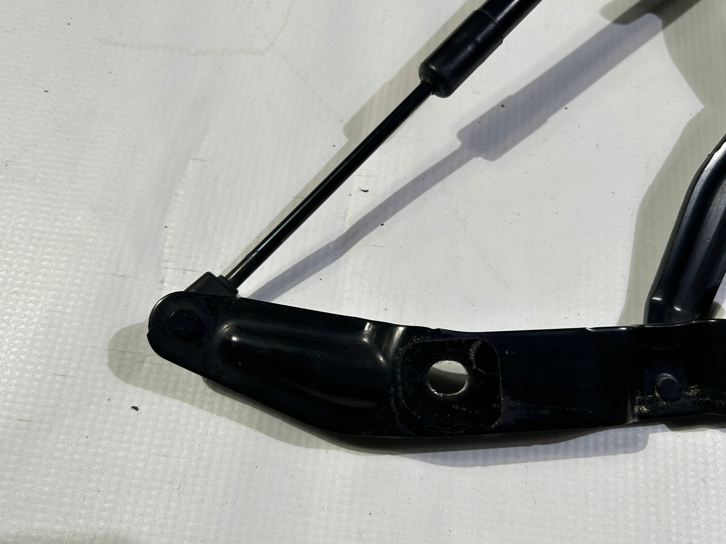 hinge damper bonnet boot right Chevrolet Corvette cabrio C7 2014r