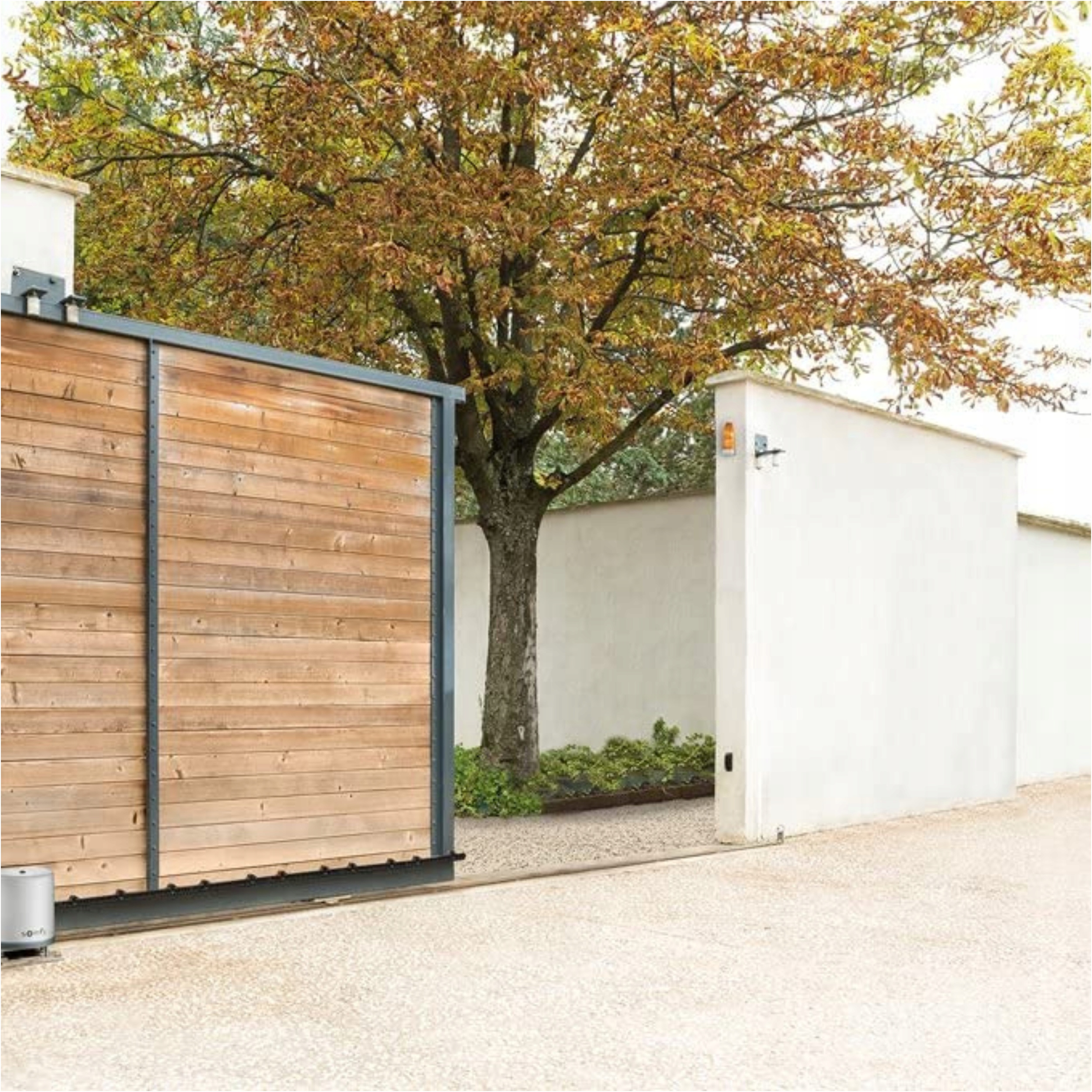 Napęd do bramy przesuwnej Somfy Freevia Essential 400 ACC Zawartość zestawu centrala sterująca napęd pilot