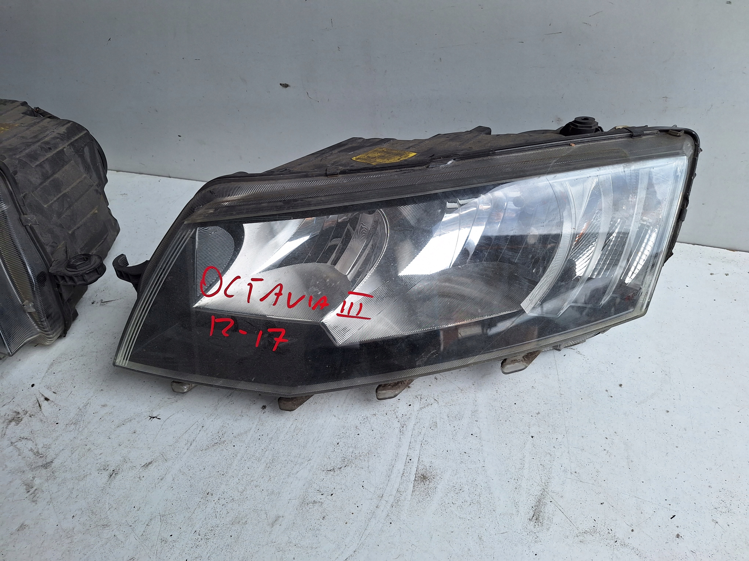 SKODA OCTAVIA III 13-17 light left UK
