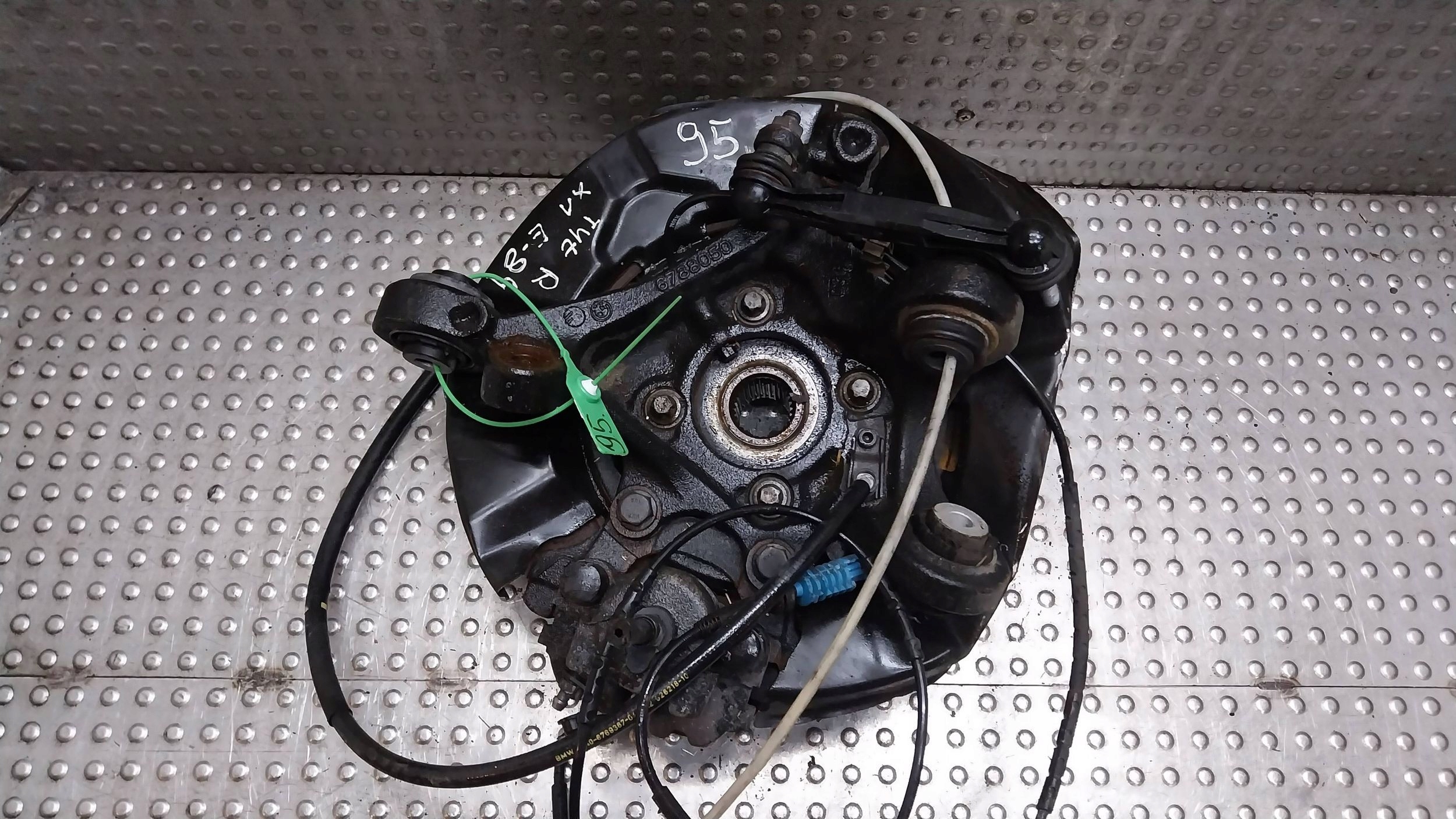 otoč čepu pravý záď 6788050 BMW X1 E84