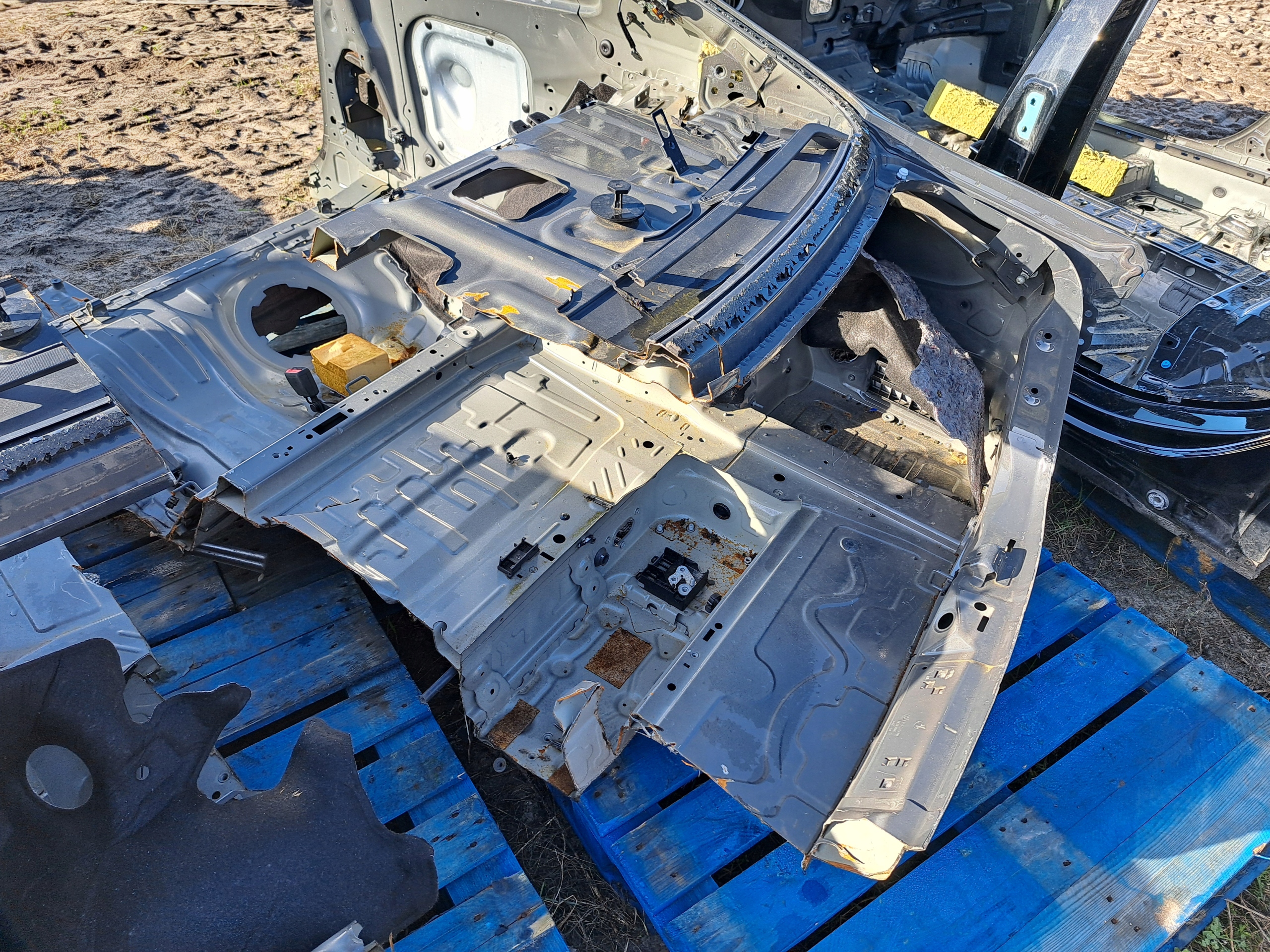 BMW M4 G82 ĆWIARTKA TYŁ BŁOTNIK PRAWY Producent części BMW OE