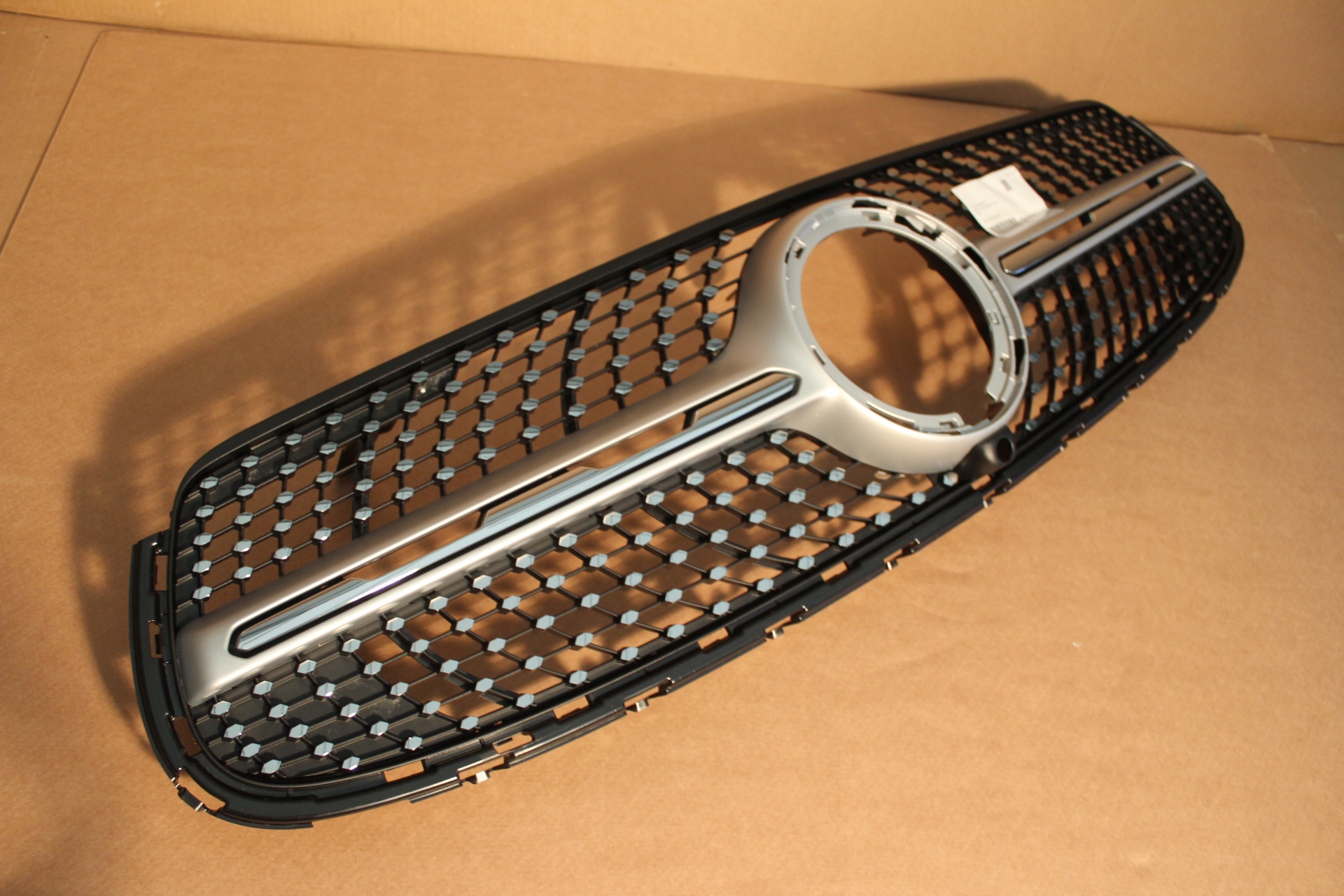 Atrapa Grill Mercedes GLC 253 LIFT AMG DIAMENT NOWY ORYGINAŁ Strona zabudowy przód