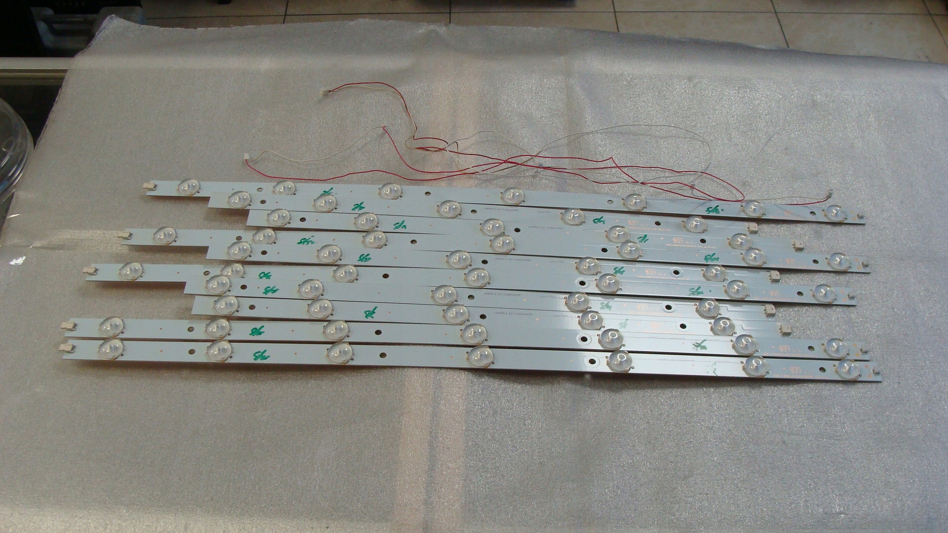 PODŚWIETLENIE SHARP LC49CFF6002