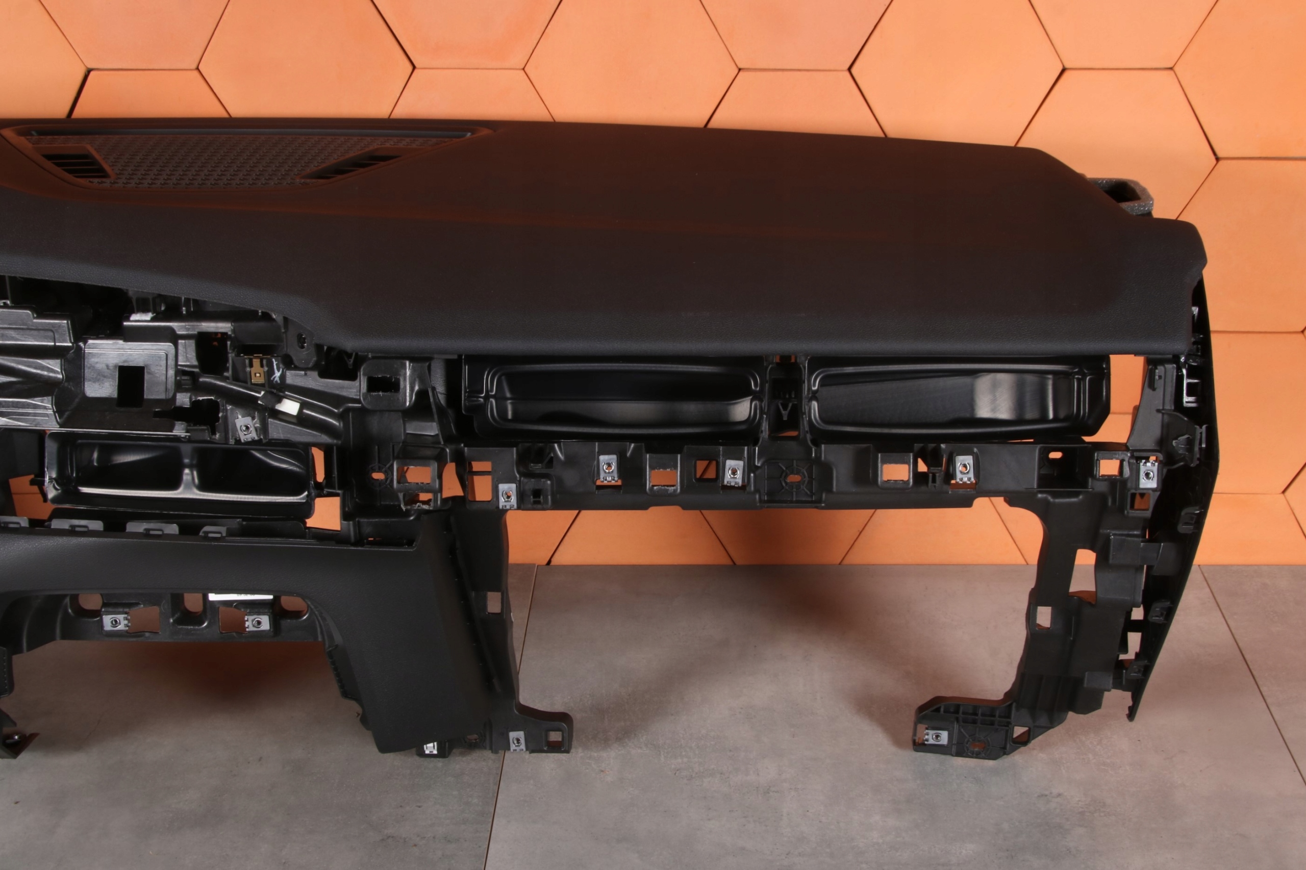 BMW X1 U11 X2 U10 originál dashboard instrument panel console black HEAD UP