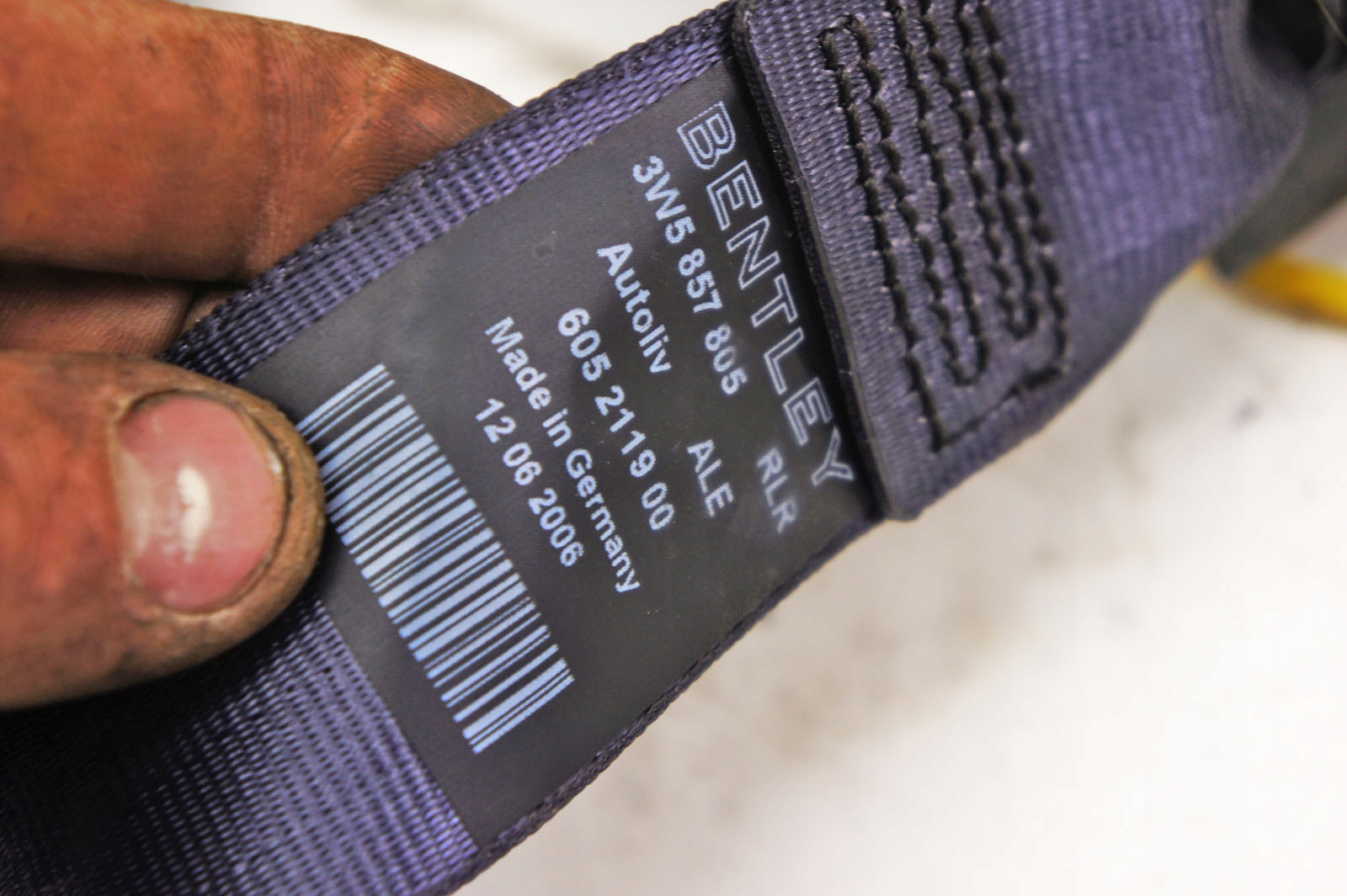 IR213 Bentley FLYING SPUR и ремень левый зад