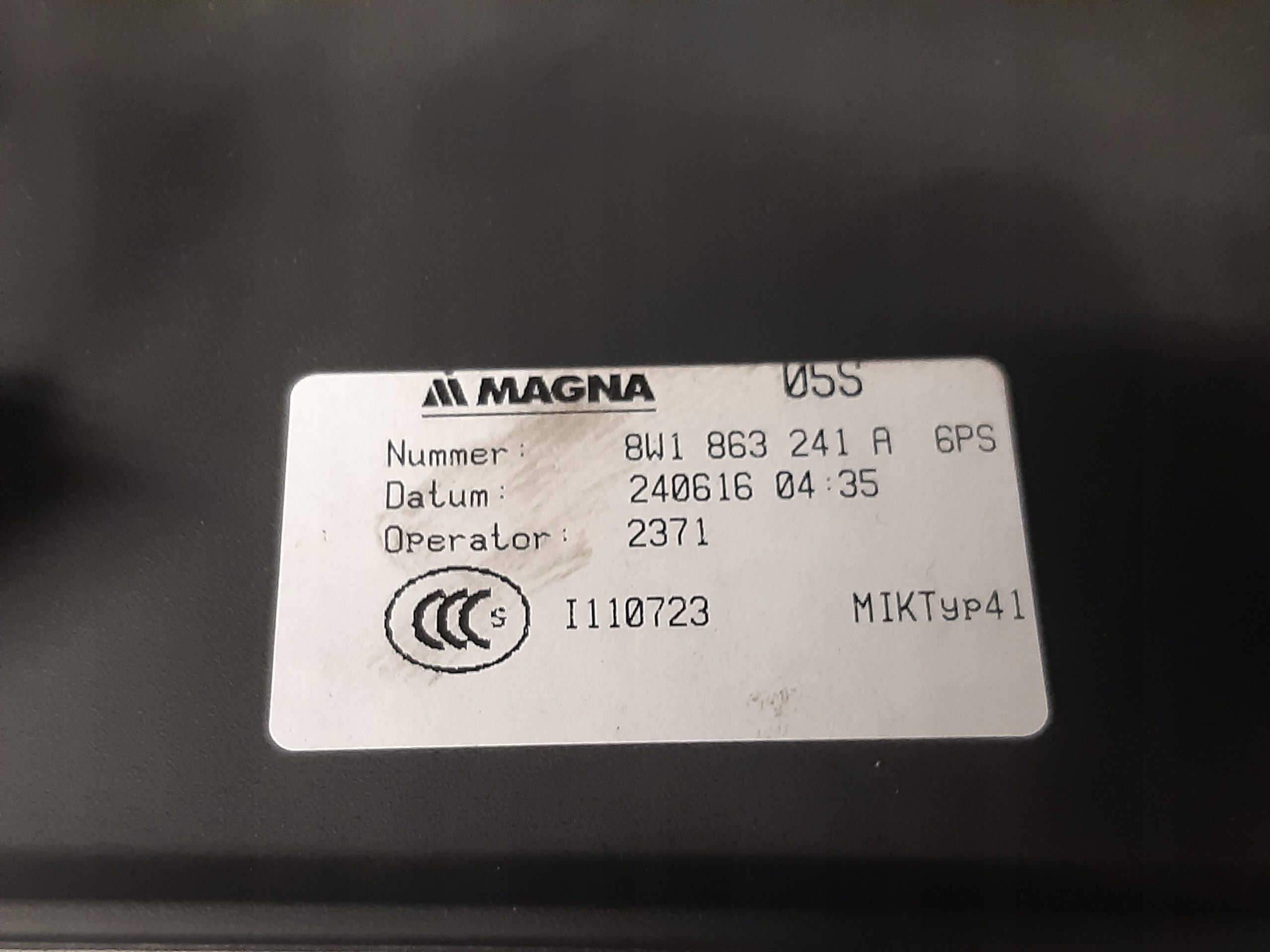 armrest 8W1863241A Audi A4 B9