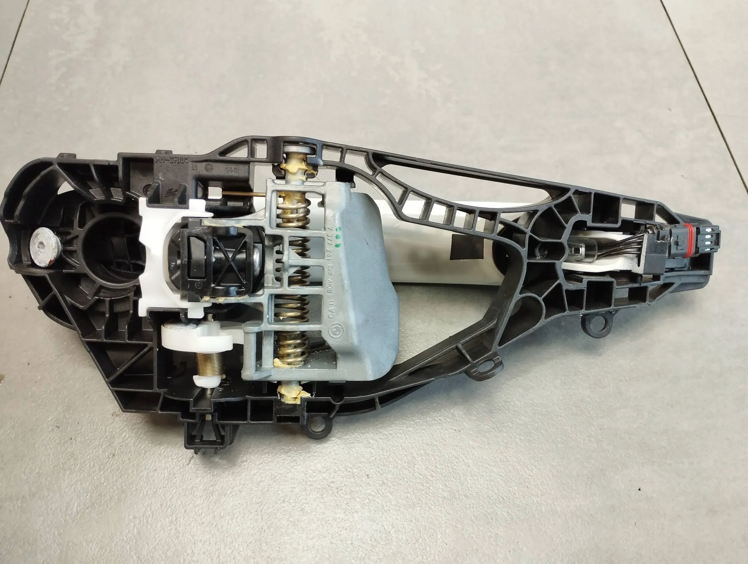 BMW 7 G11 handle left front KEYLESS A300 UK