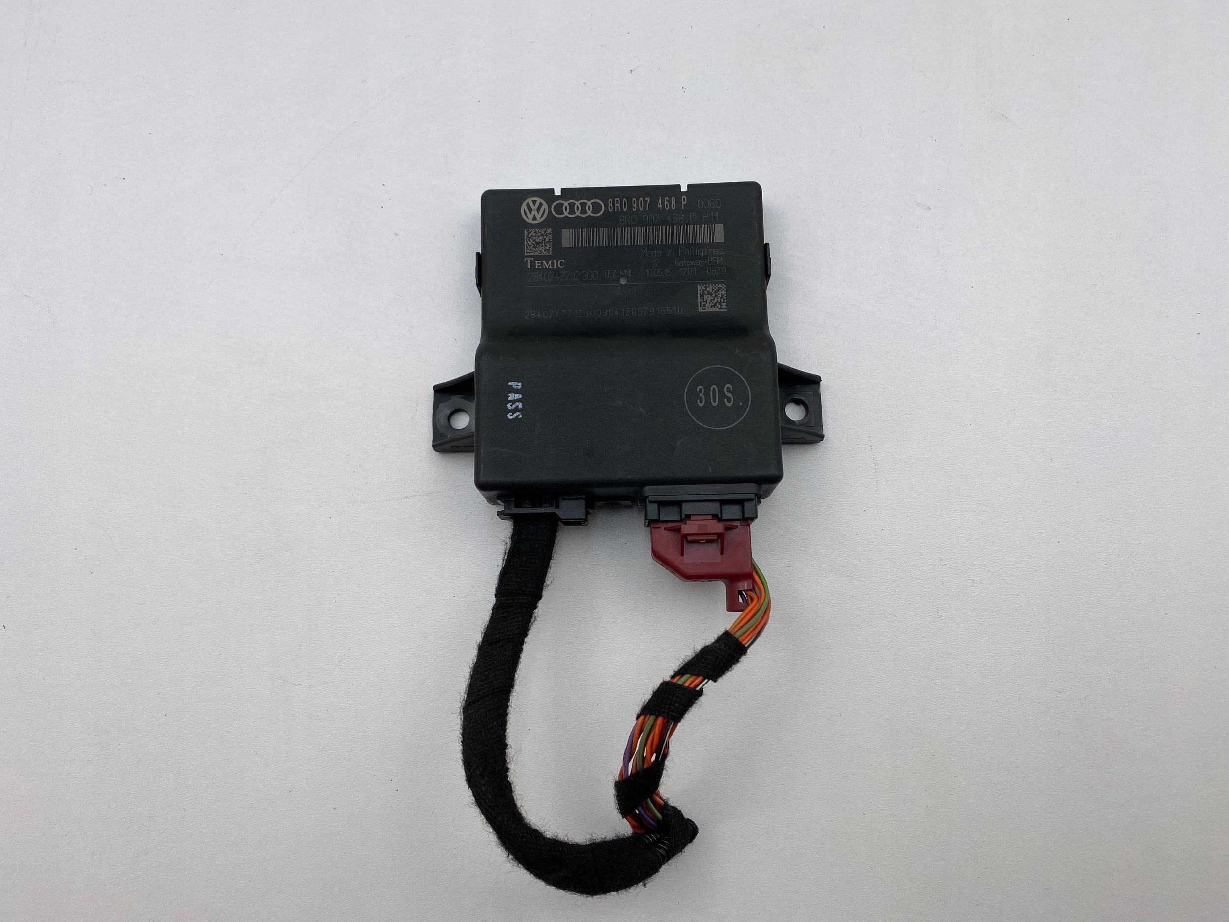 Диагностический интерфейс шин данных Audi OE 8R0907468D