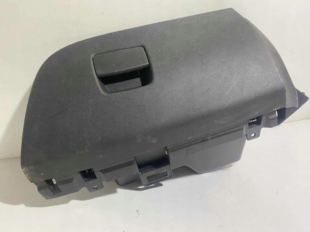 бардачок пассажира перед opel ADAM европа 39076782