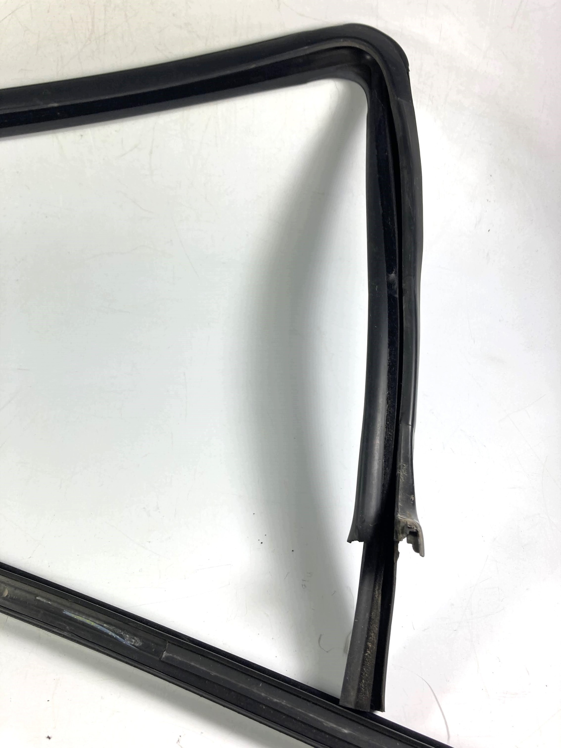 Jeep Wrangler JL gasket windows left front 2018-26