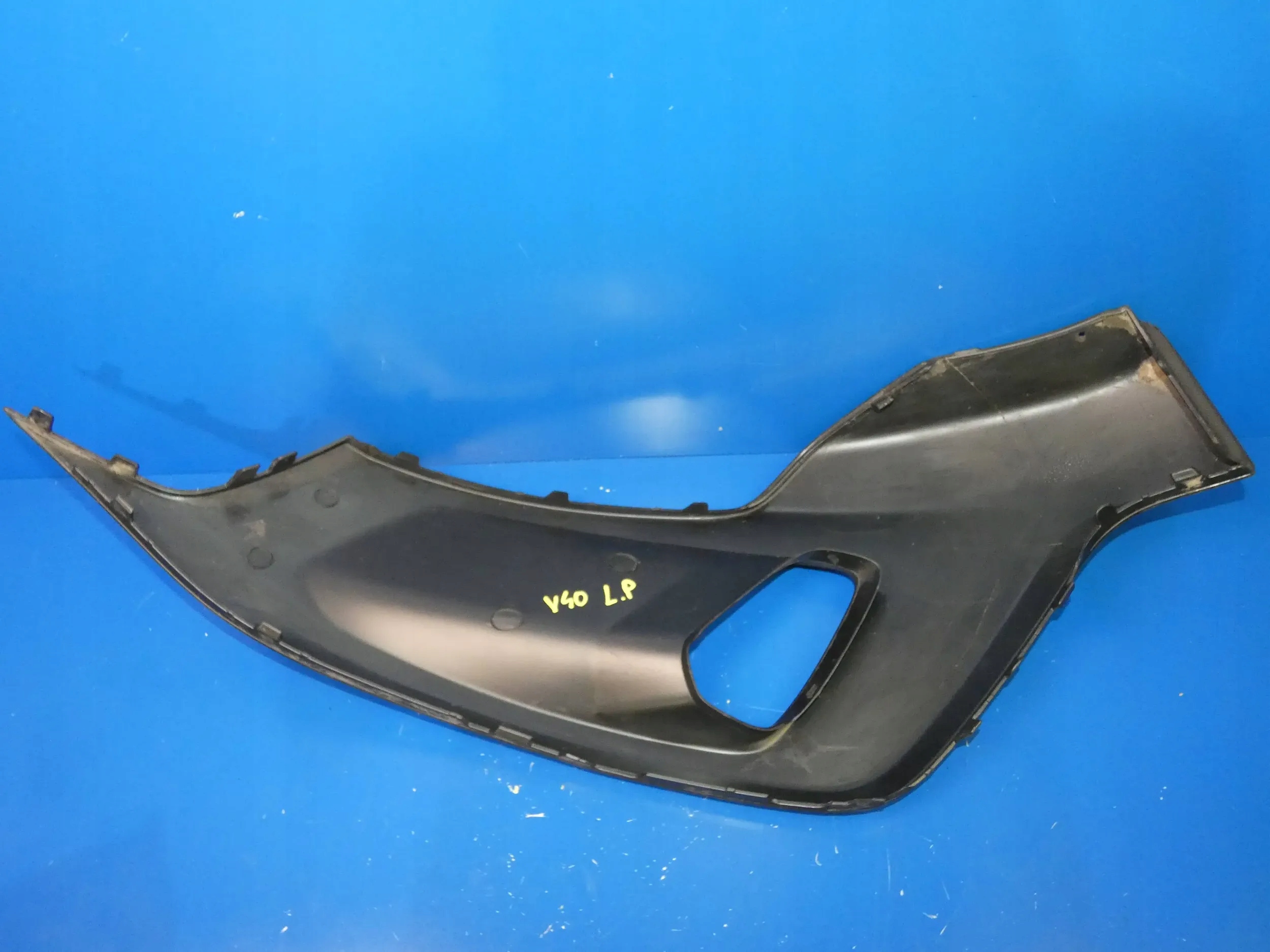 VOLVO V40 II grid corner of a bumper moulding left left front