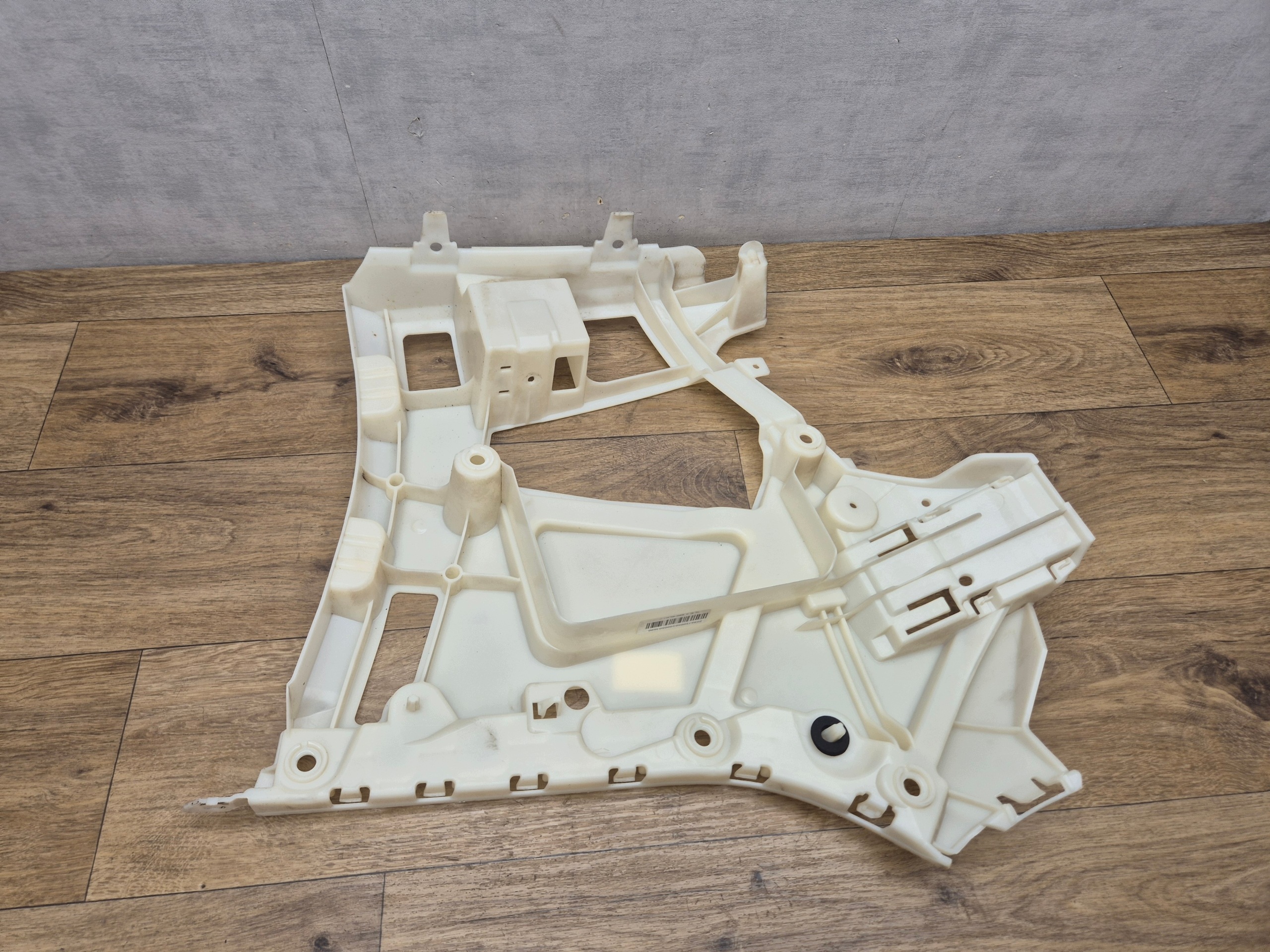 BMW G20 support left rear part holder bracket console of a bumper m-packet 8069393
