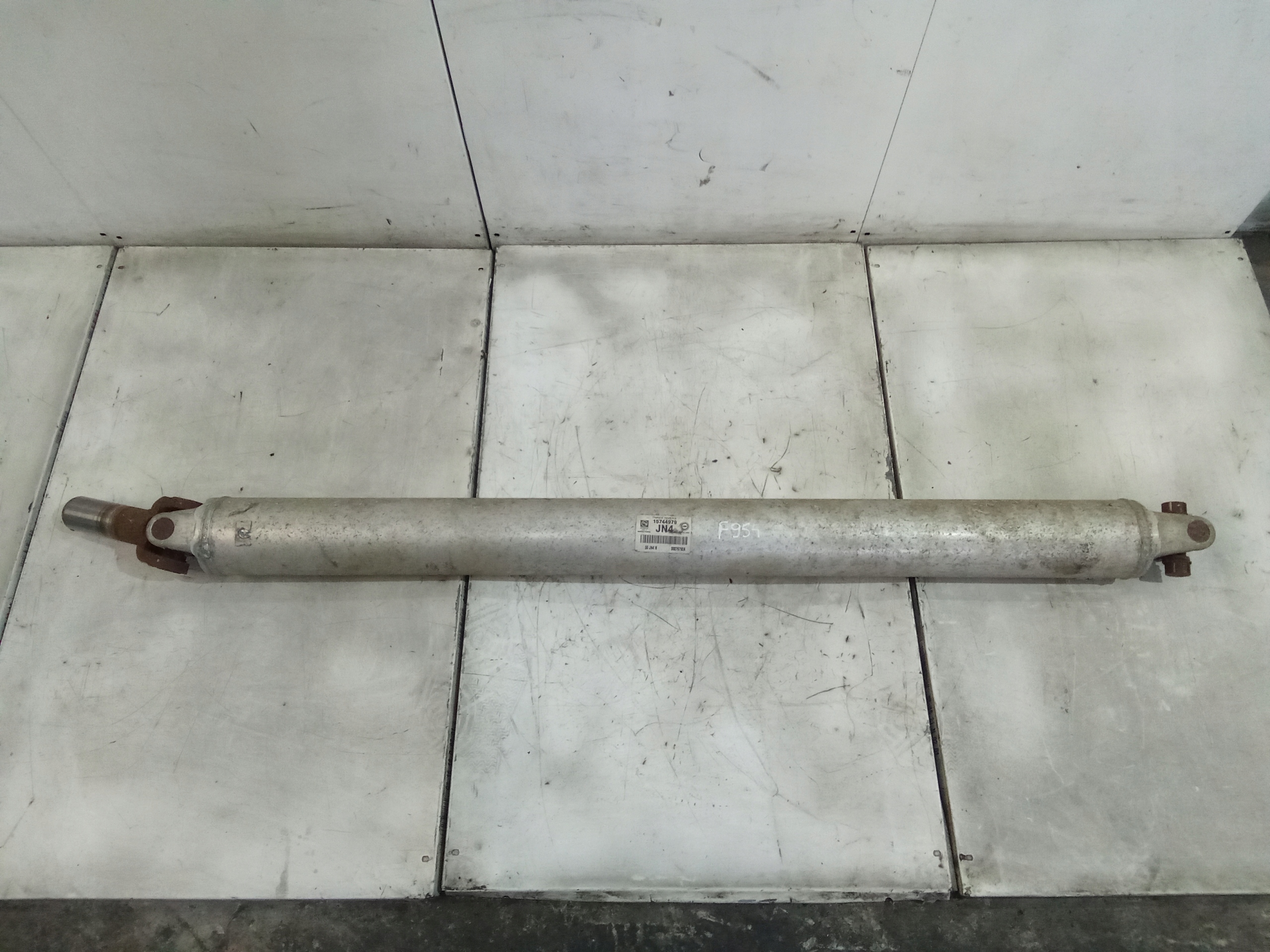 F954 приводной вал CHEVROLET TRAILBLAZER 15744979