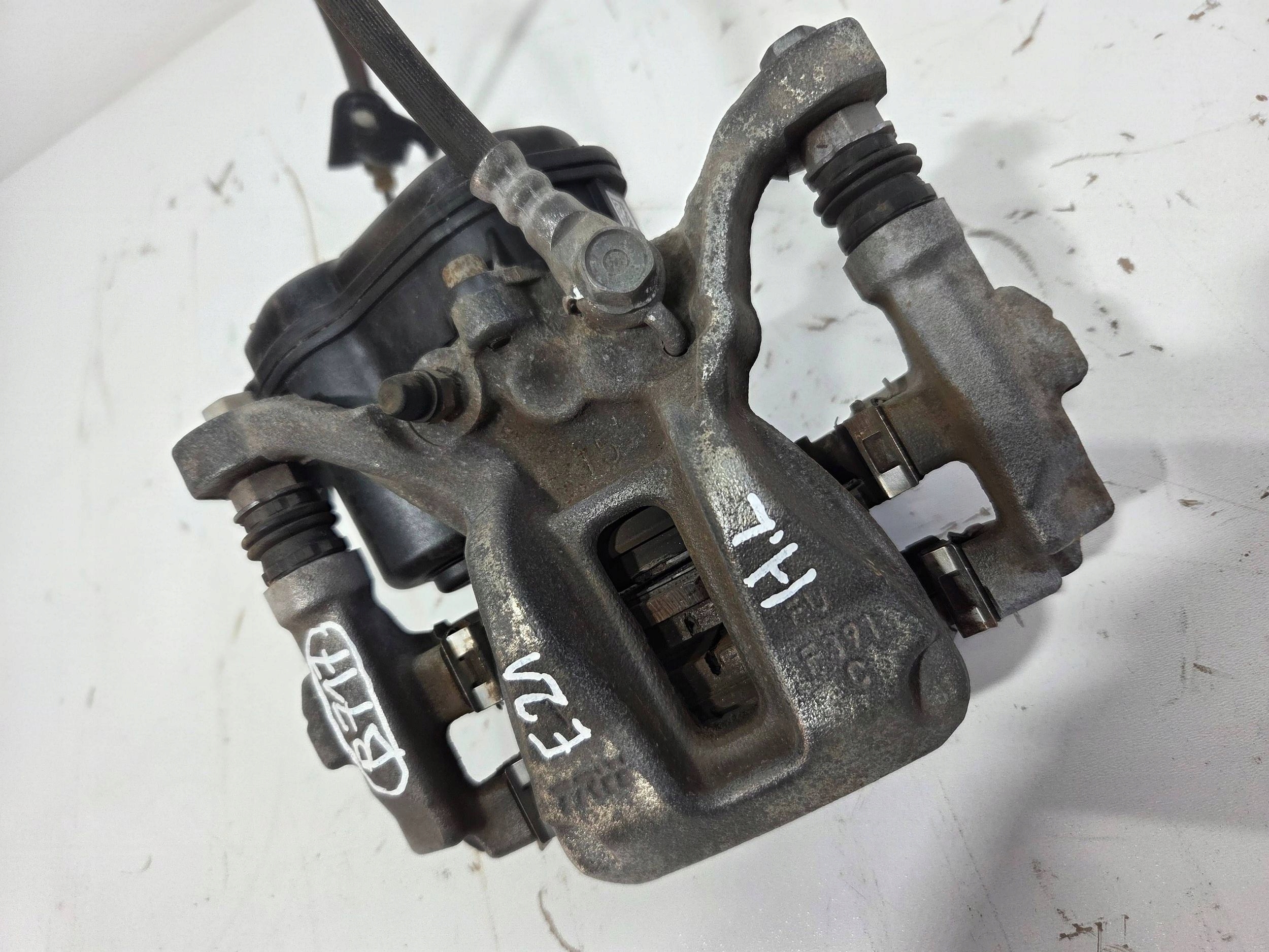 Toyota Corolla E210 E21 caliper brake rear left F391C (B717)