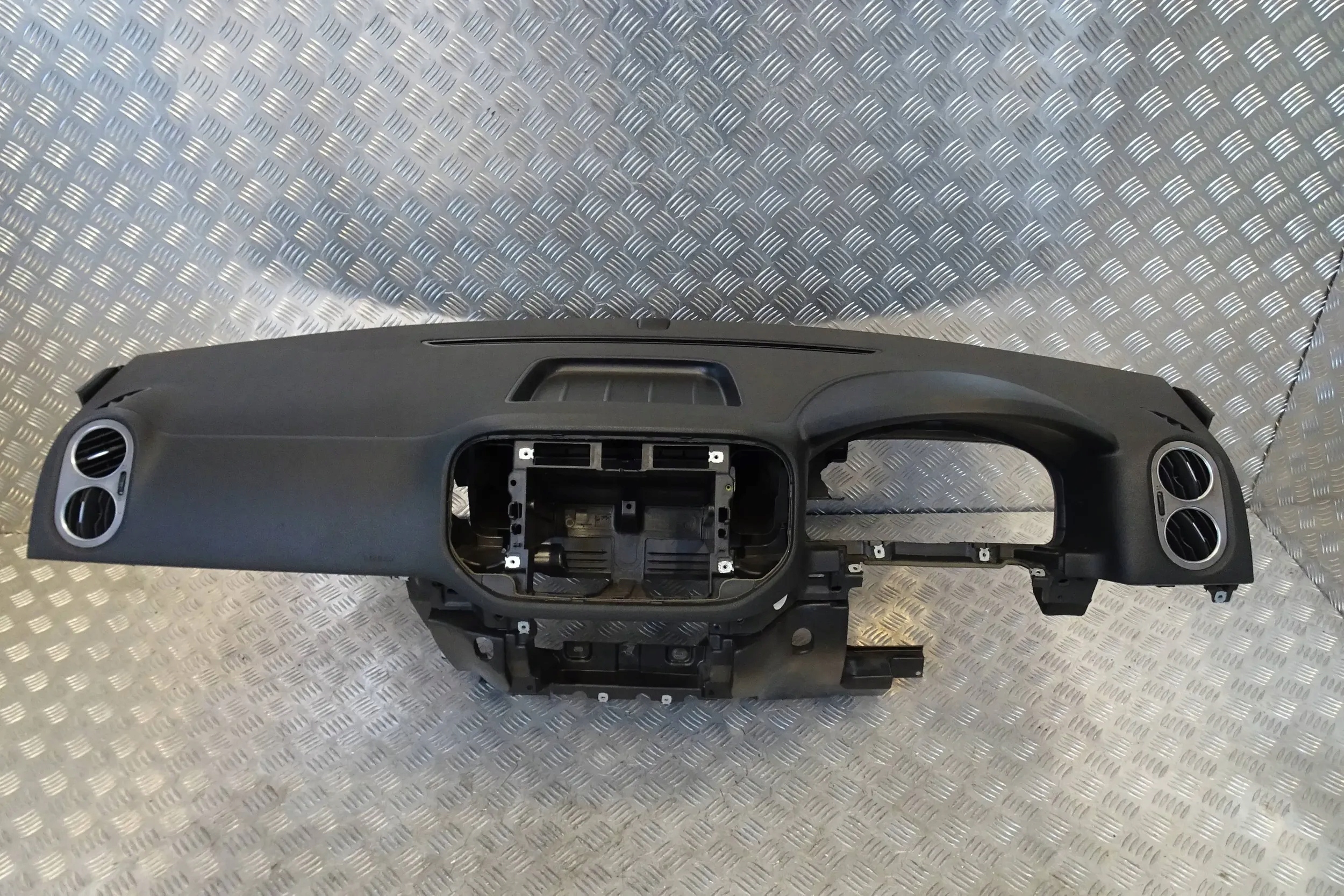 vw Tiguan I - торпеда