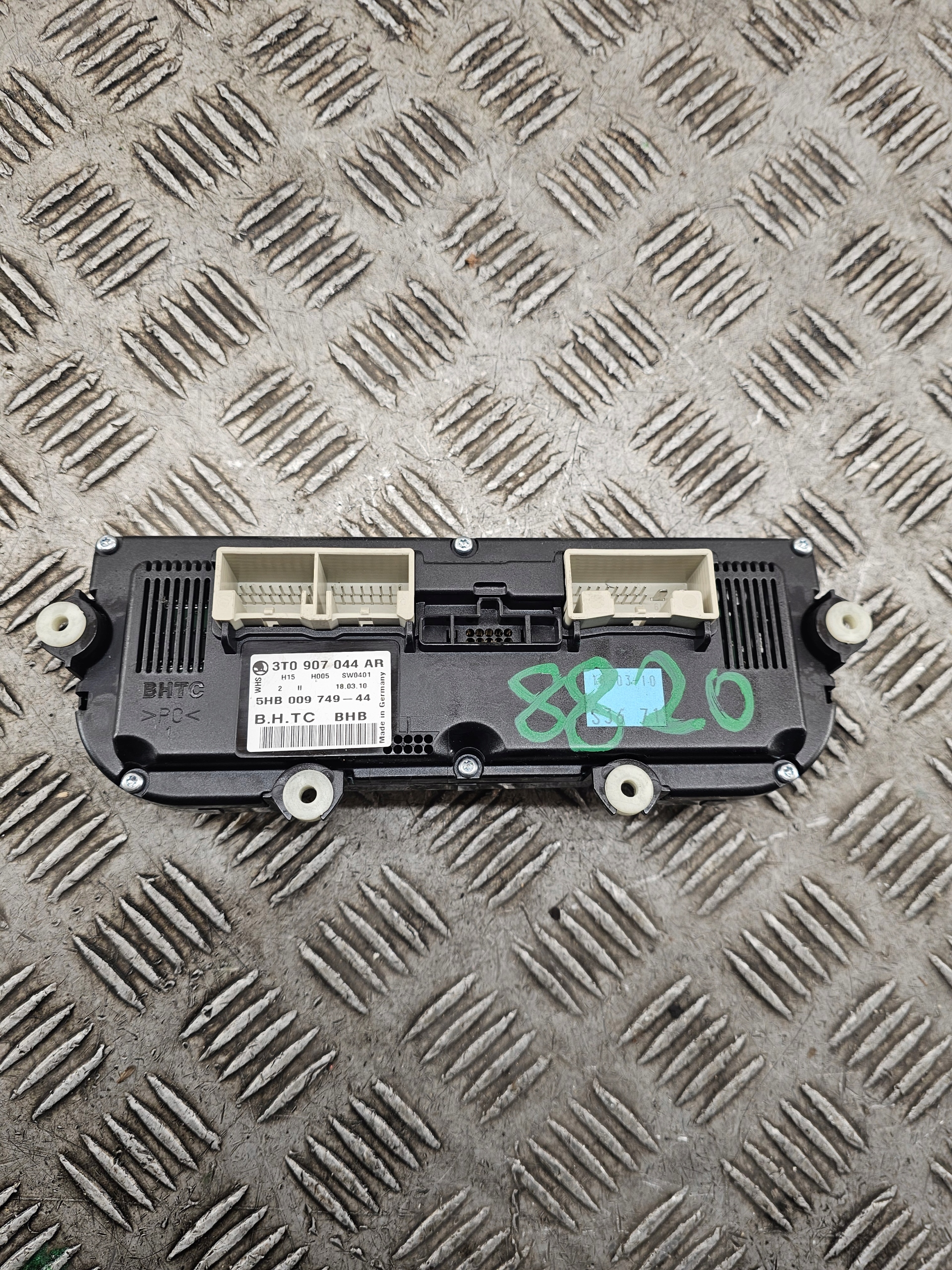 PANEL Bouches buses 3T0907044AR SKODA OCTAVIA 2 II
