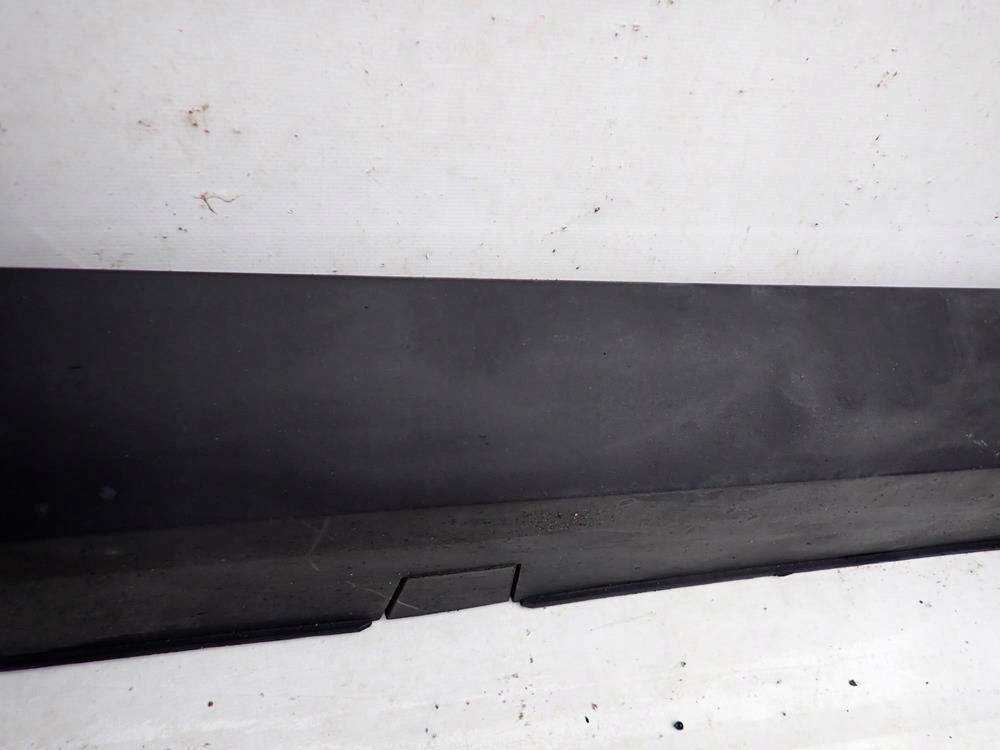 TESLA MODEL X 15-> threshold right moulding threshold right