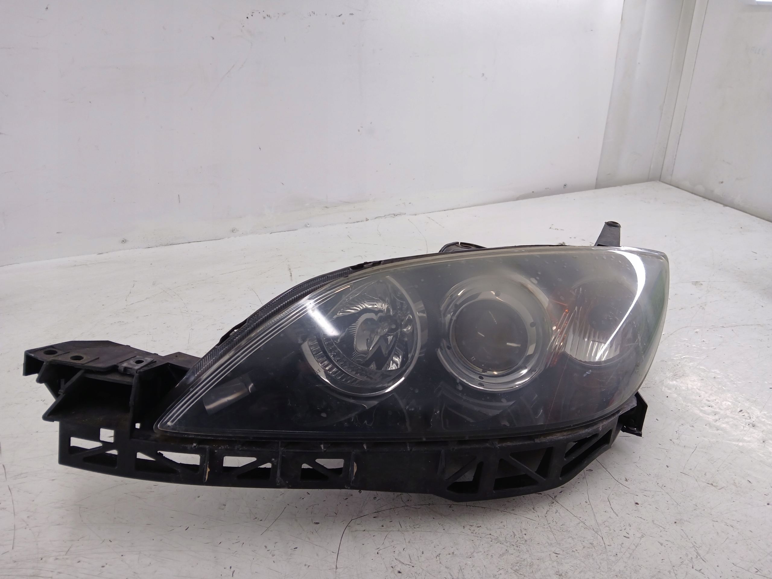 MAZDA 3 BK and light left front lens