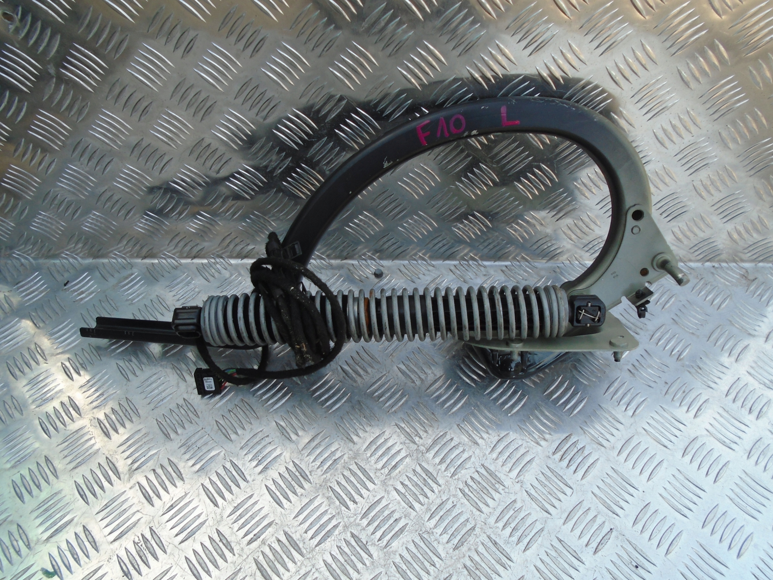 BMW 5 F10 шарнир привода заслонки электрический левый