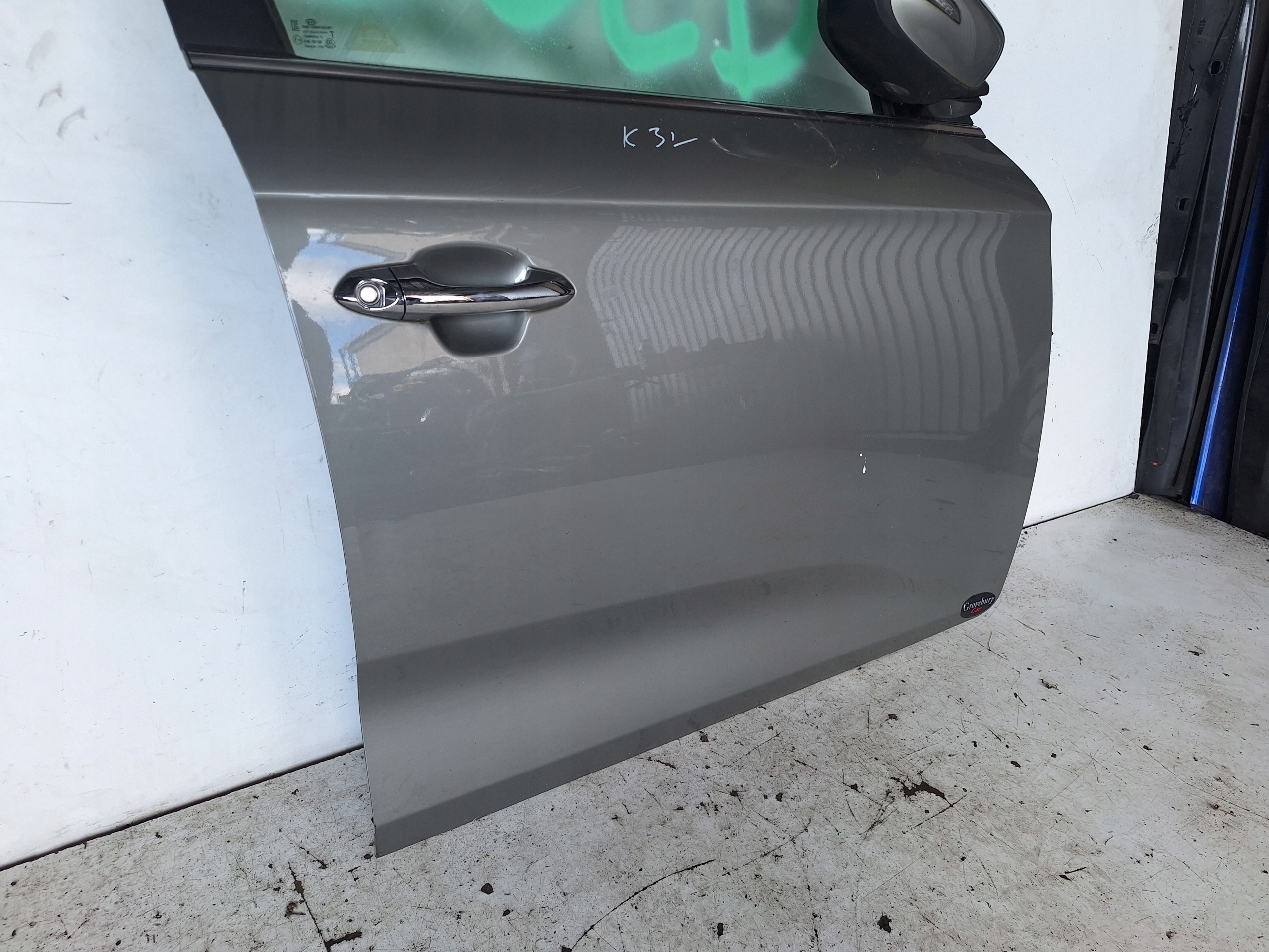 KIA CARENS IV 12-19 door right front K3Y