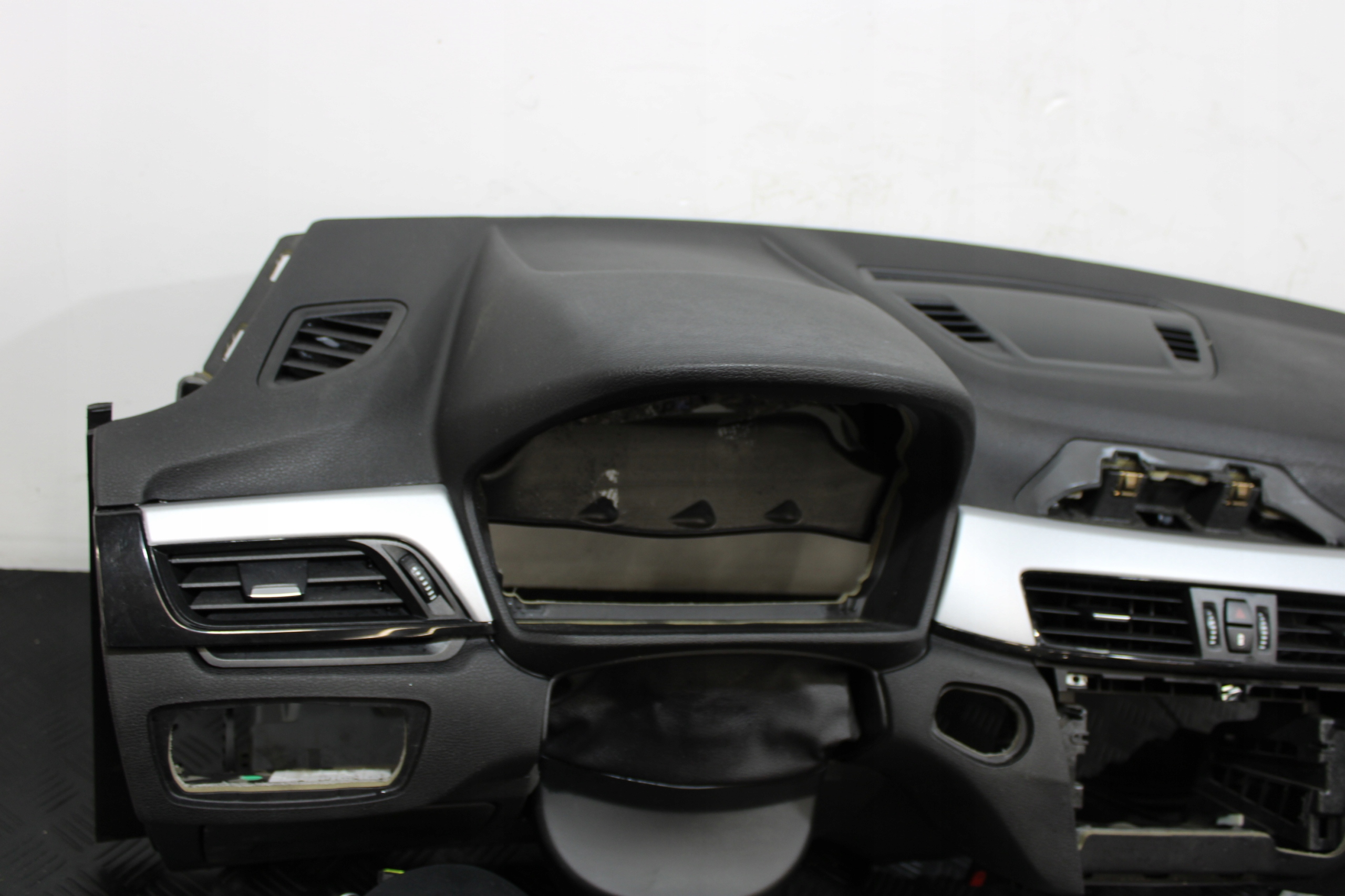 dashboard console airbag airbags BMW X1 F48