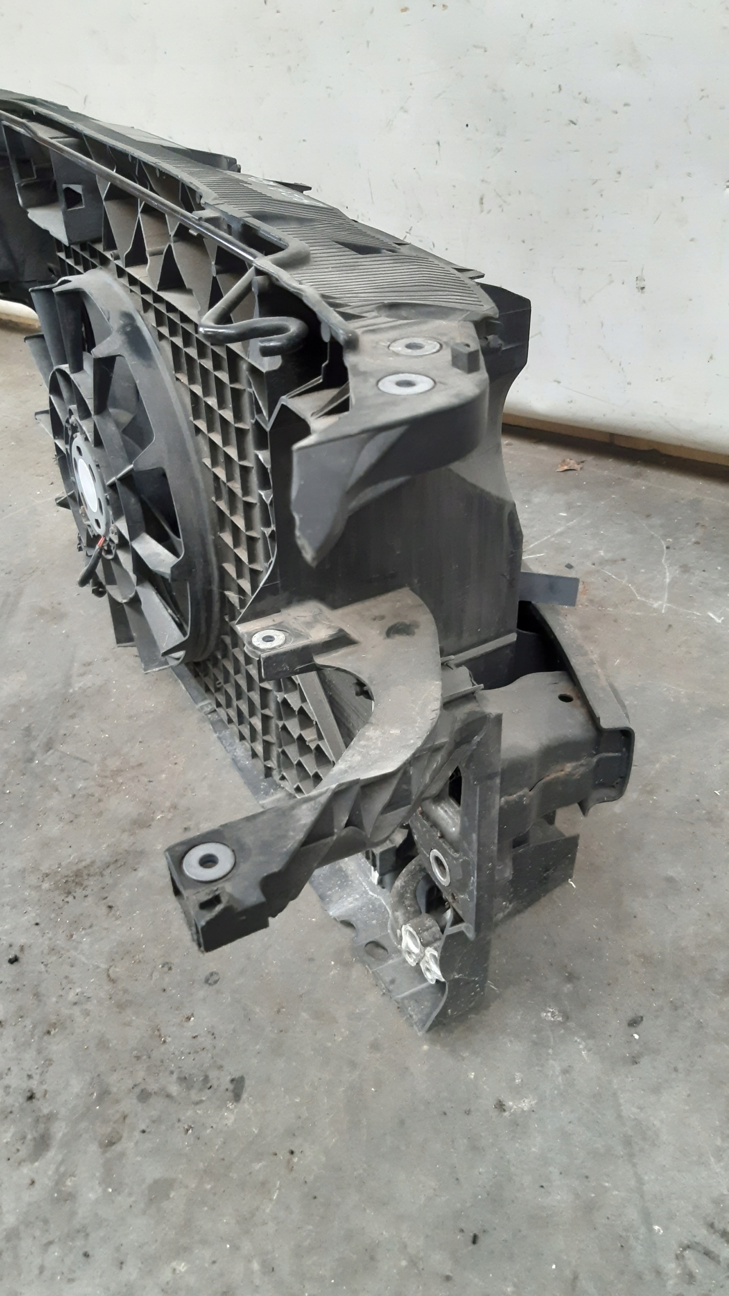 support panel for radiators pillar iron 1,4 16V Seat Ibiza IV 6J