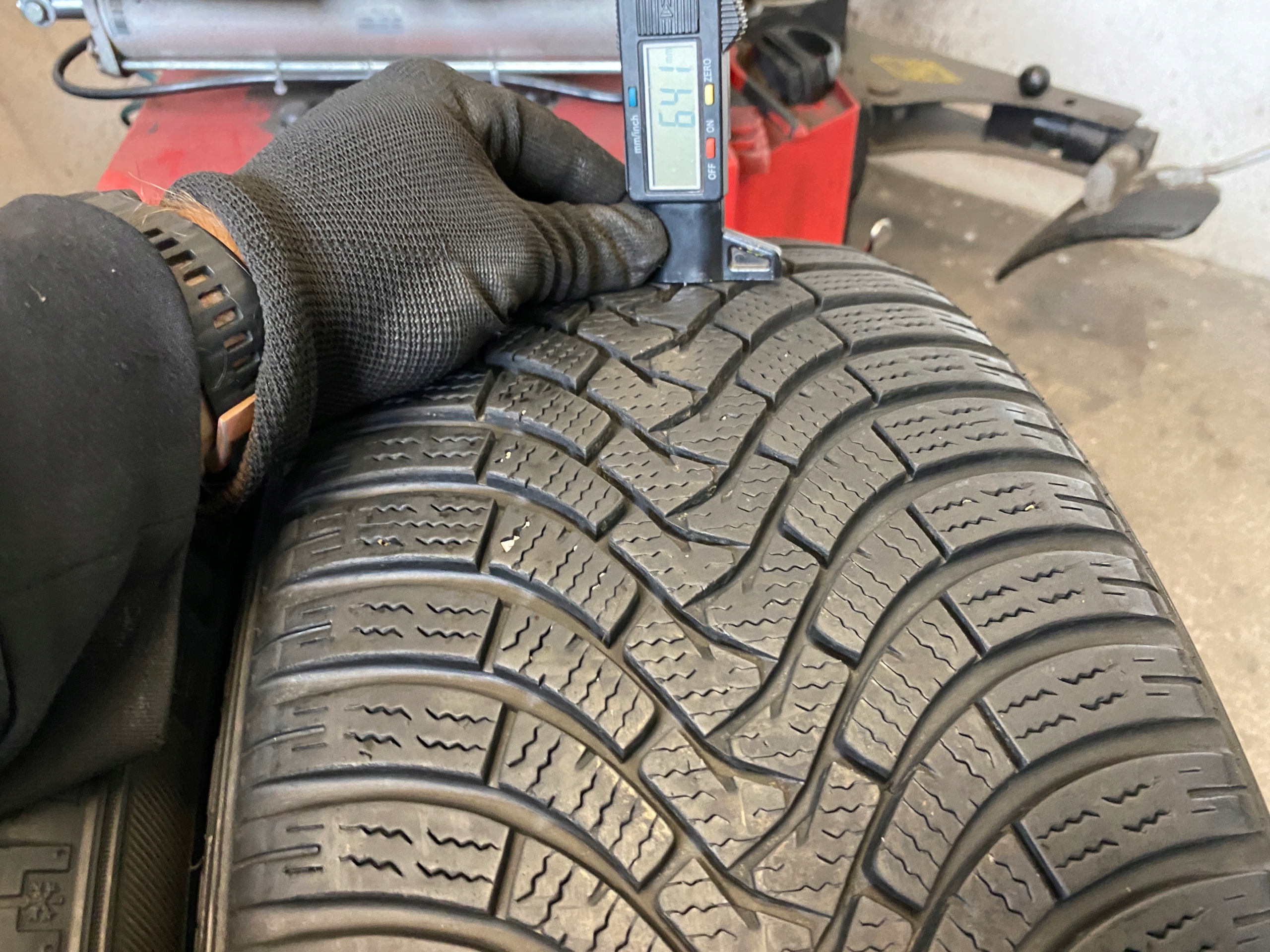 2 tyres winter 225/45R18 Falken EUROWINTER HS01 7mm