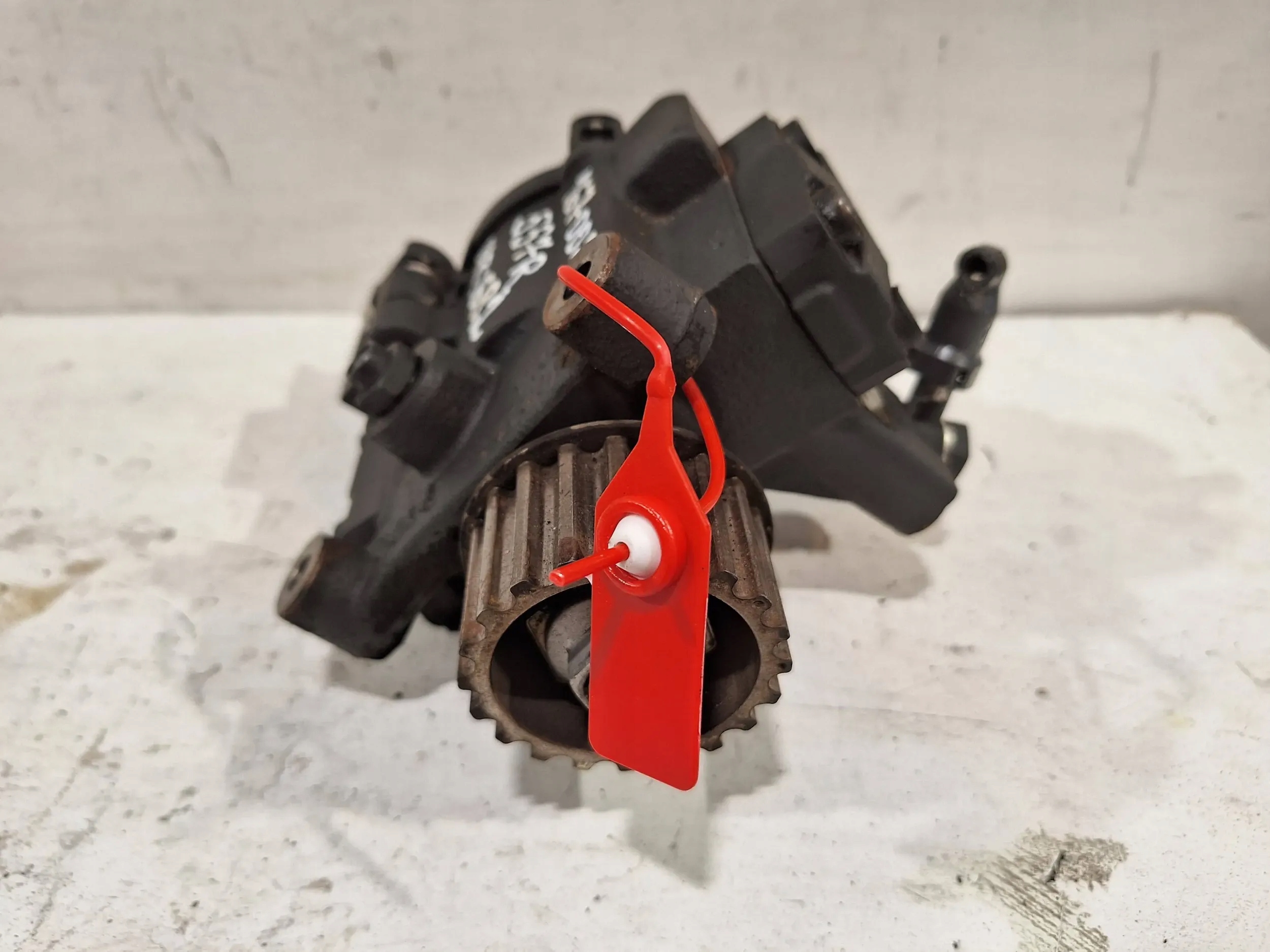 injection pump 8201100115 Dacia Duster II 1.5 DCI 17