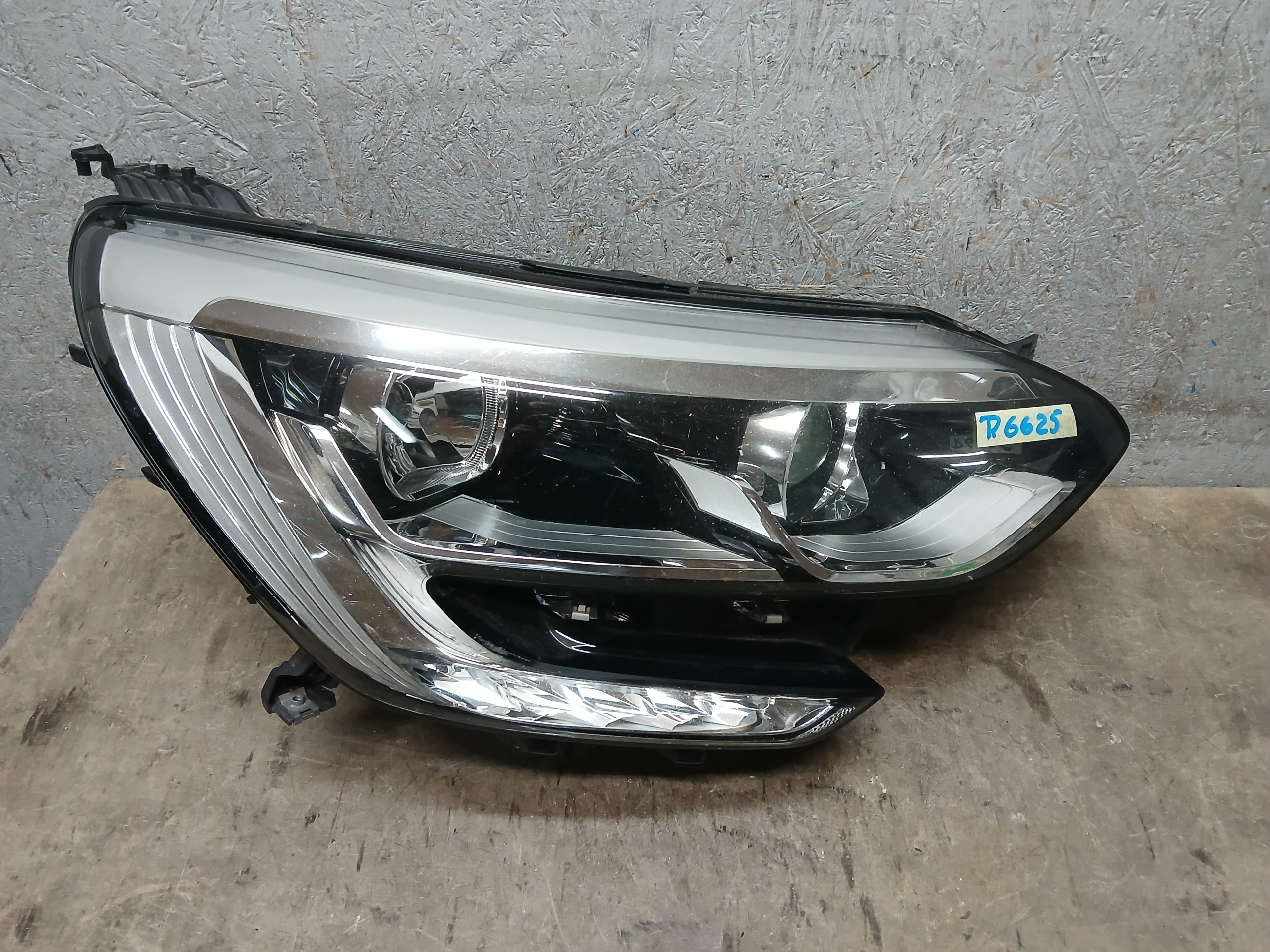 light front right RENAULT MEGANE IV 4 lens LED 260102555R