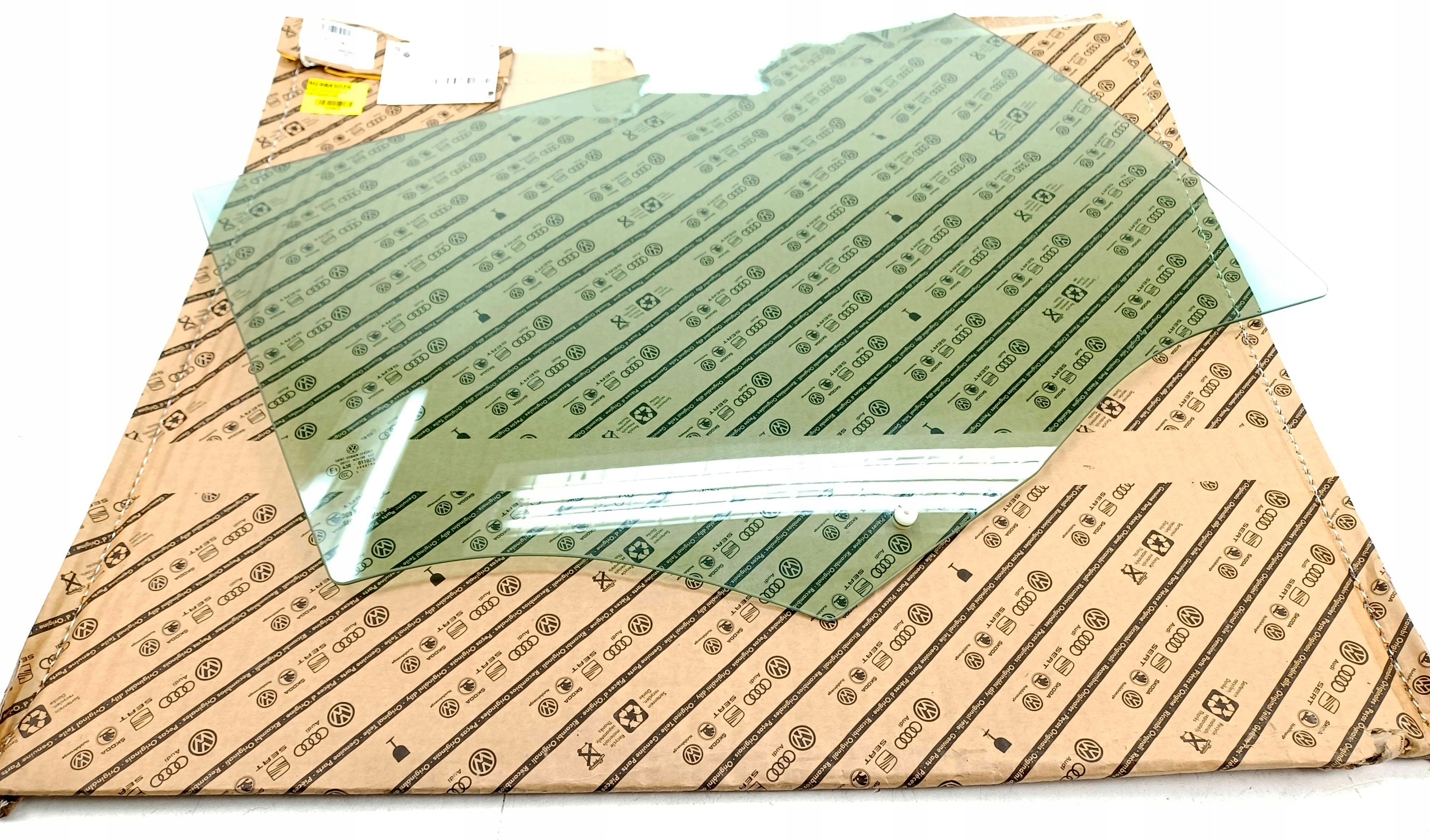 3G9845026 - ASO скло двері правий задній VW PASSAT B8 Універсал