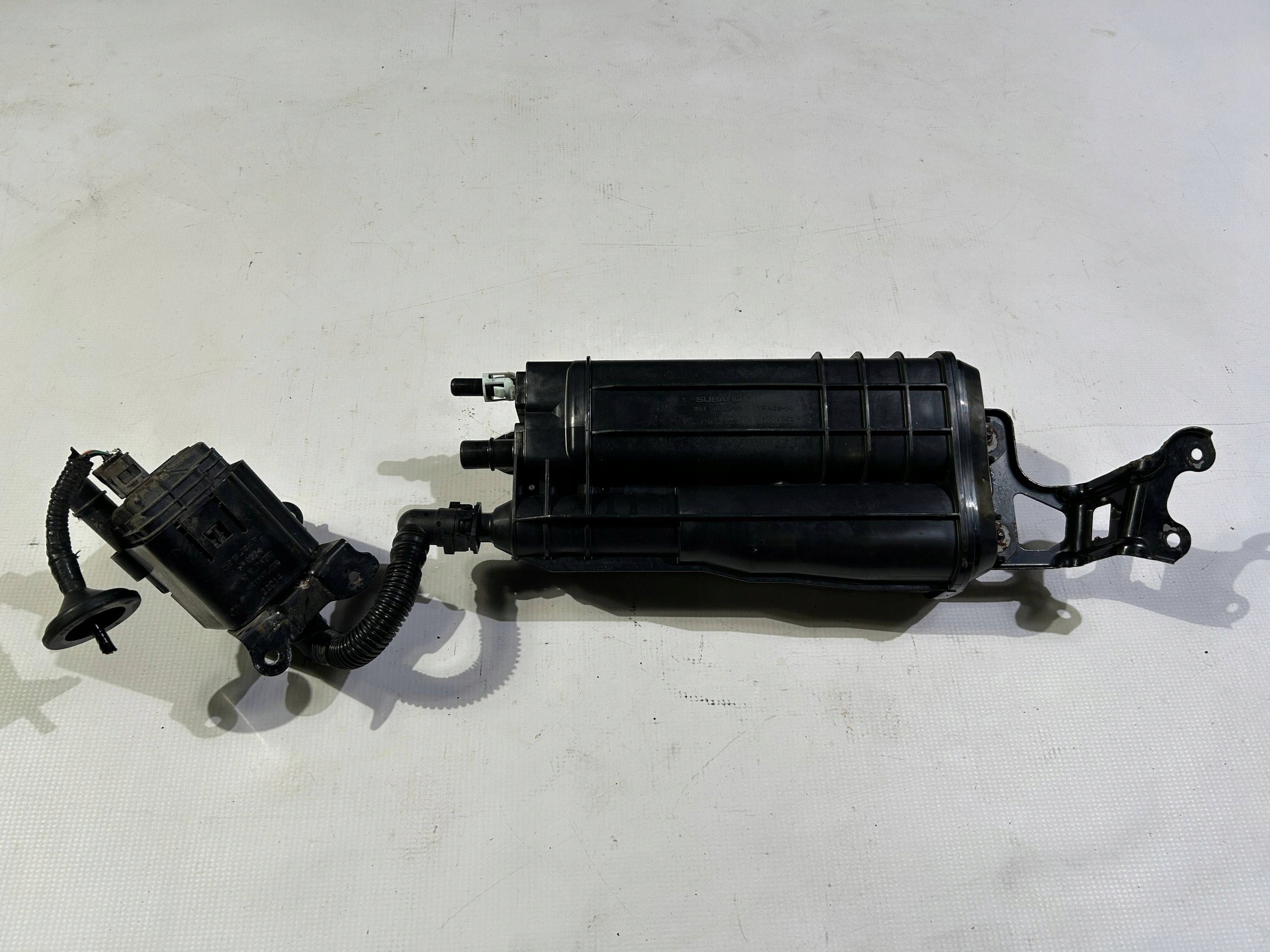 karbonski filter oparow goriva Subaru WRX VB 2022r