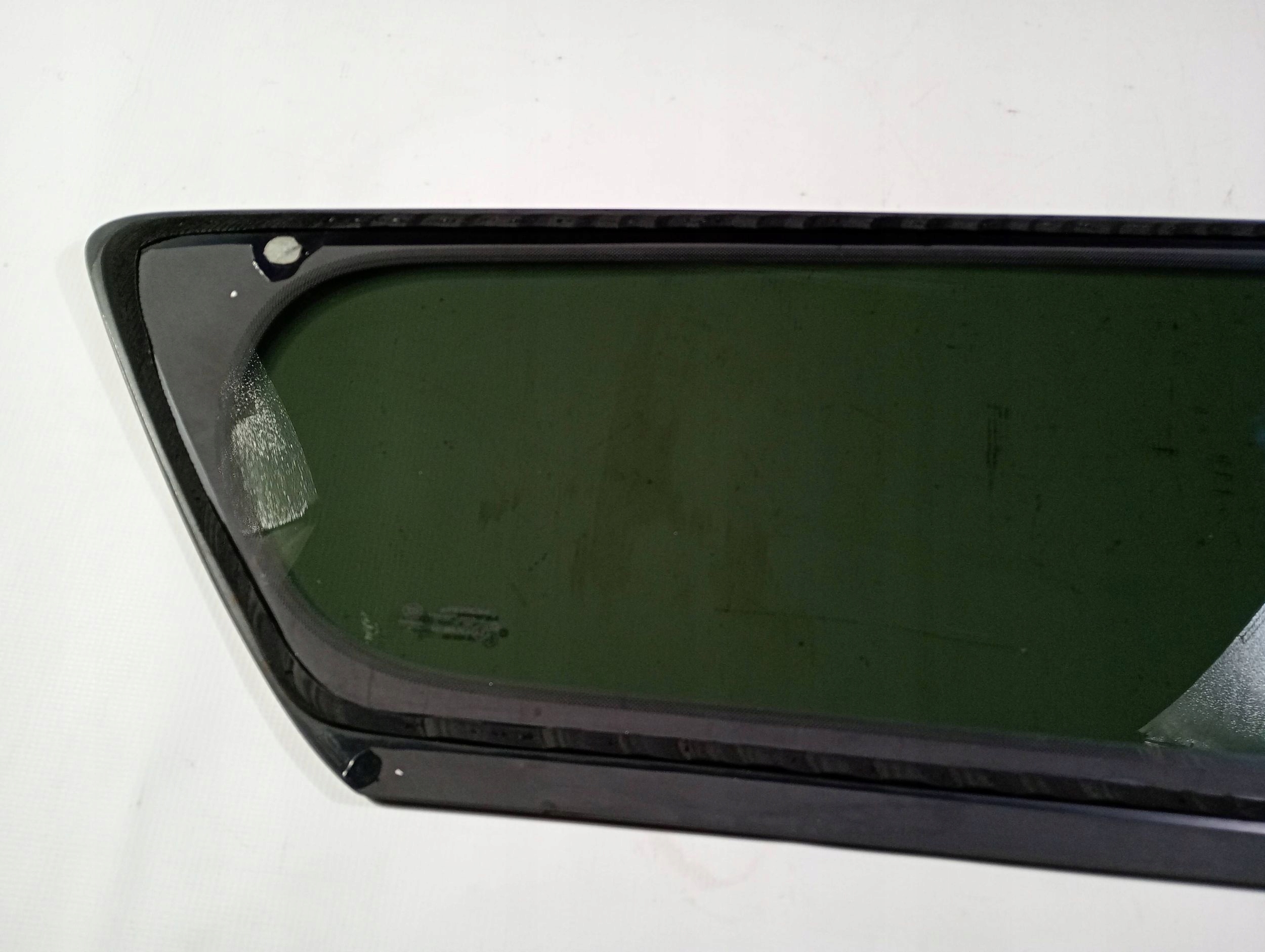 window bodywork side left rear part Chrysler Pacifica 2017