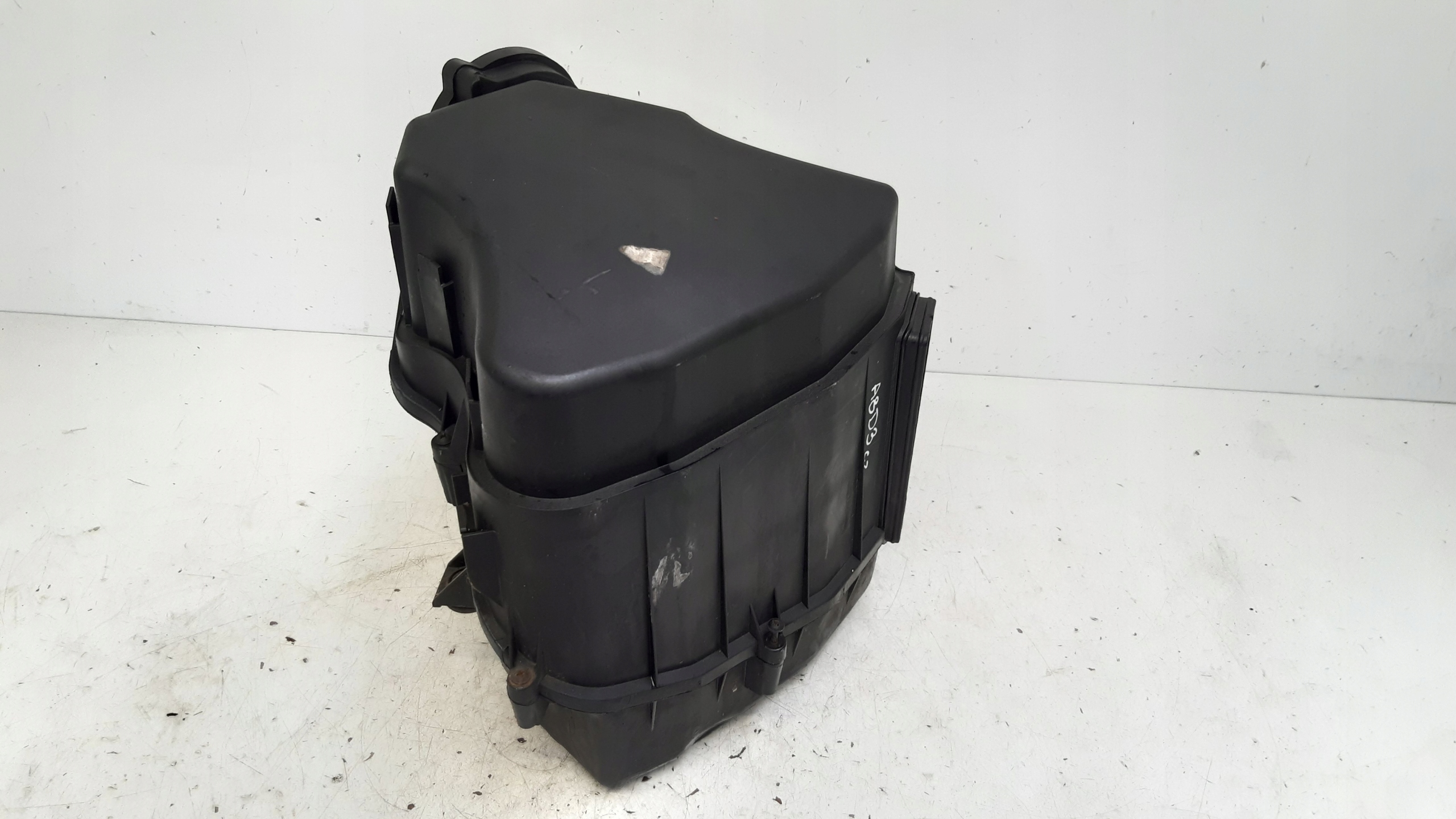 obal filtru vzduchový 059133823E Audi A8 D3