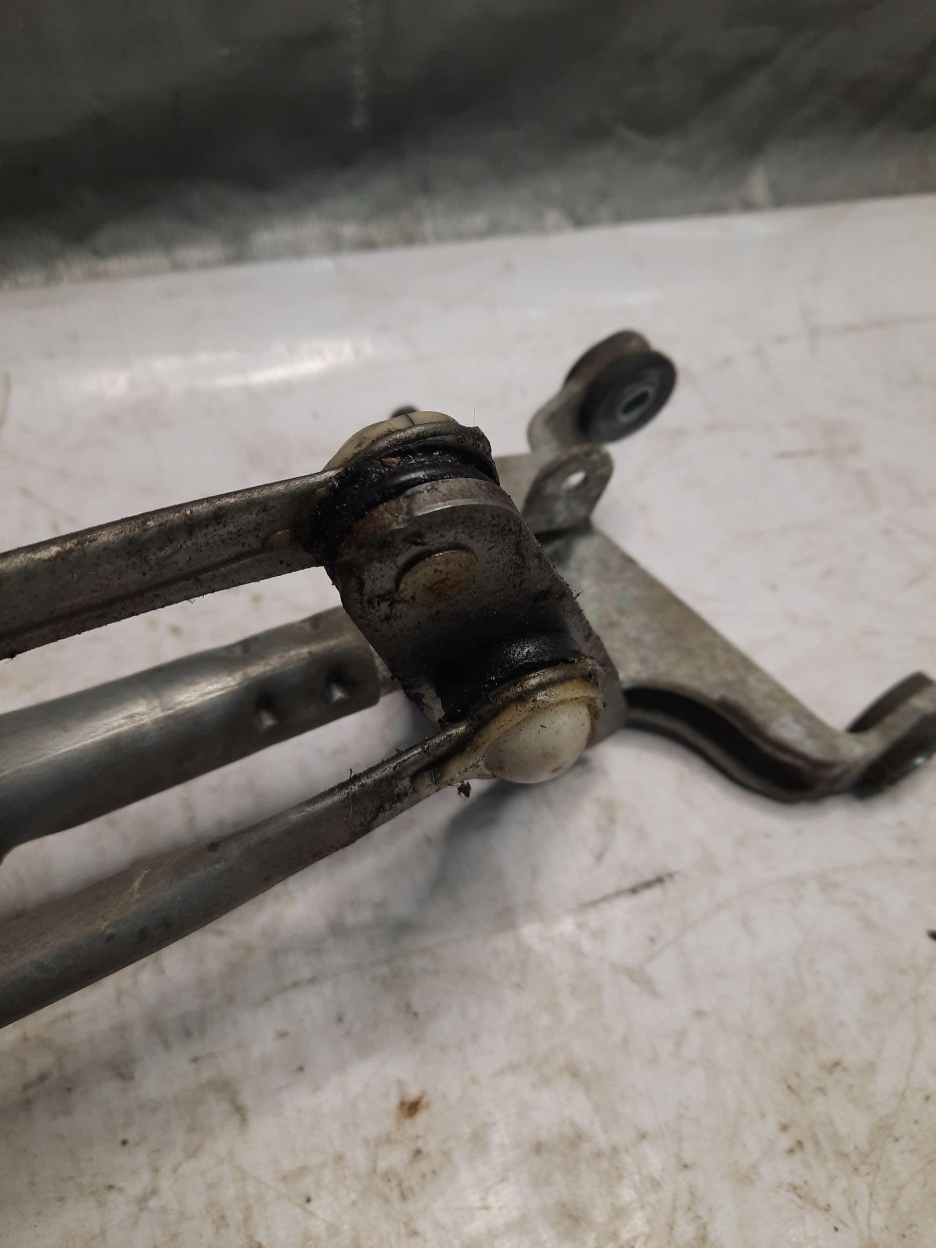 Mazda 5 OE 1593000600 wiper mechanism complete