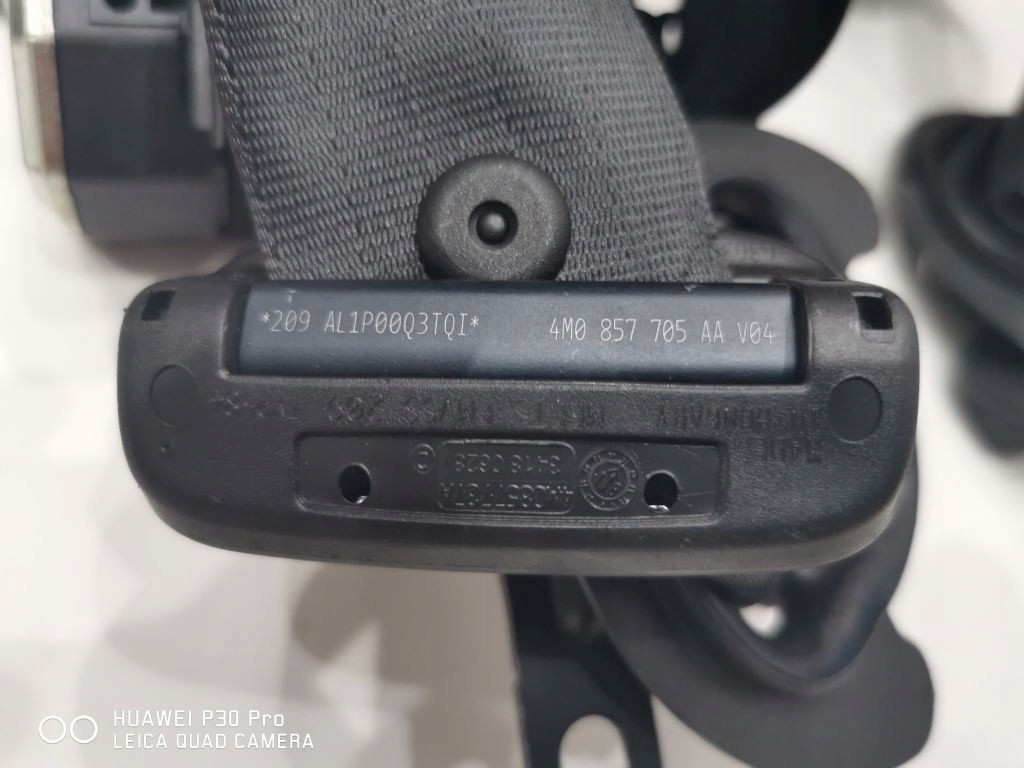 Audi Q7 4M0 Передний ремень безопасности доводчик америка / 4M0857705 AA