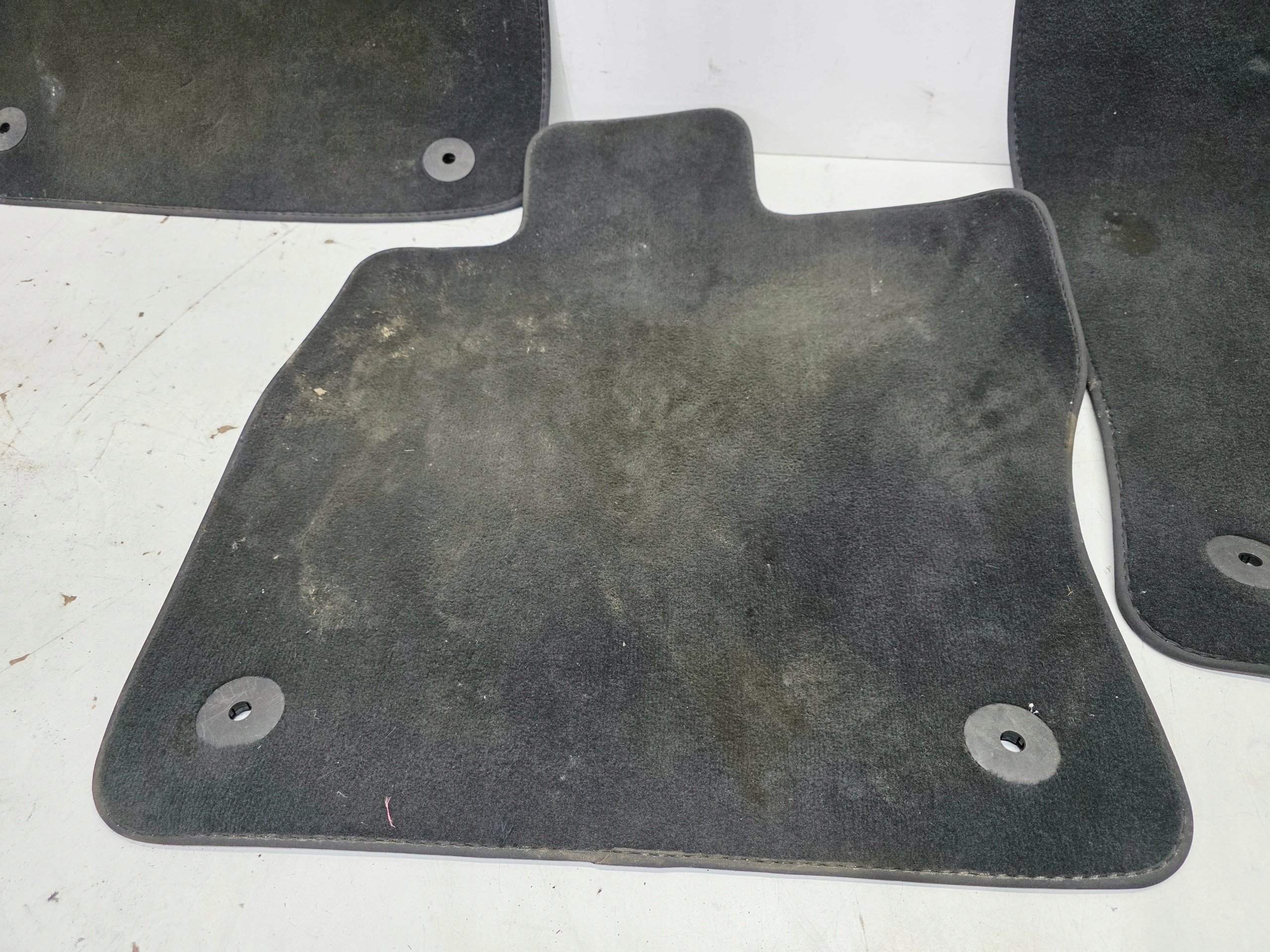 carpet mats MATERIAL WELUR AUDI A3 8V 8V1864435 8V1864436 QA5