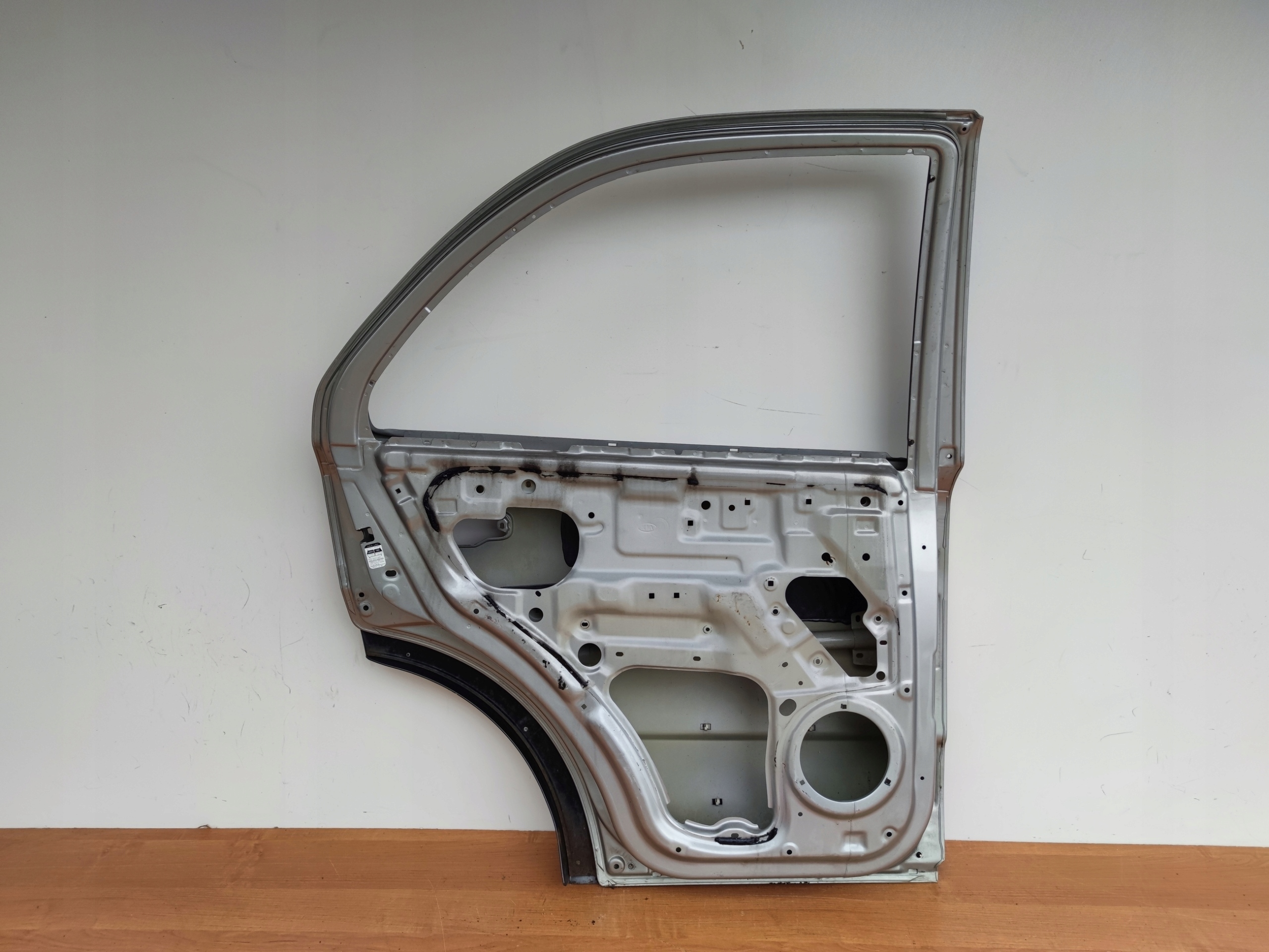 KIA SORENTO 02-09 ROK left door rear part + moulding