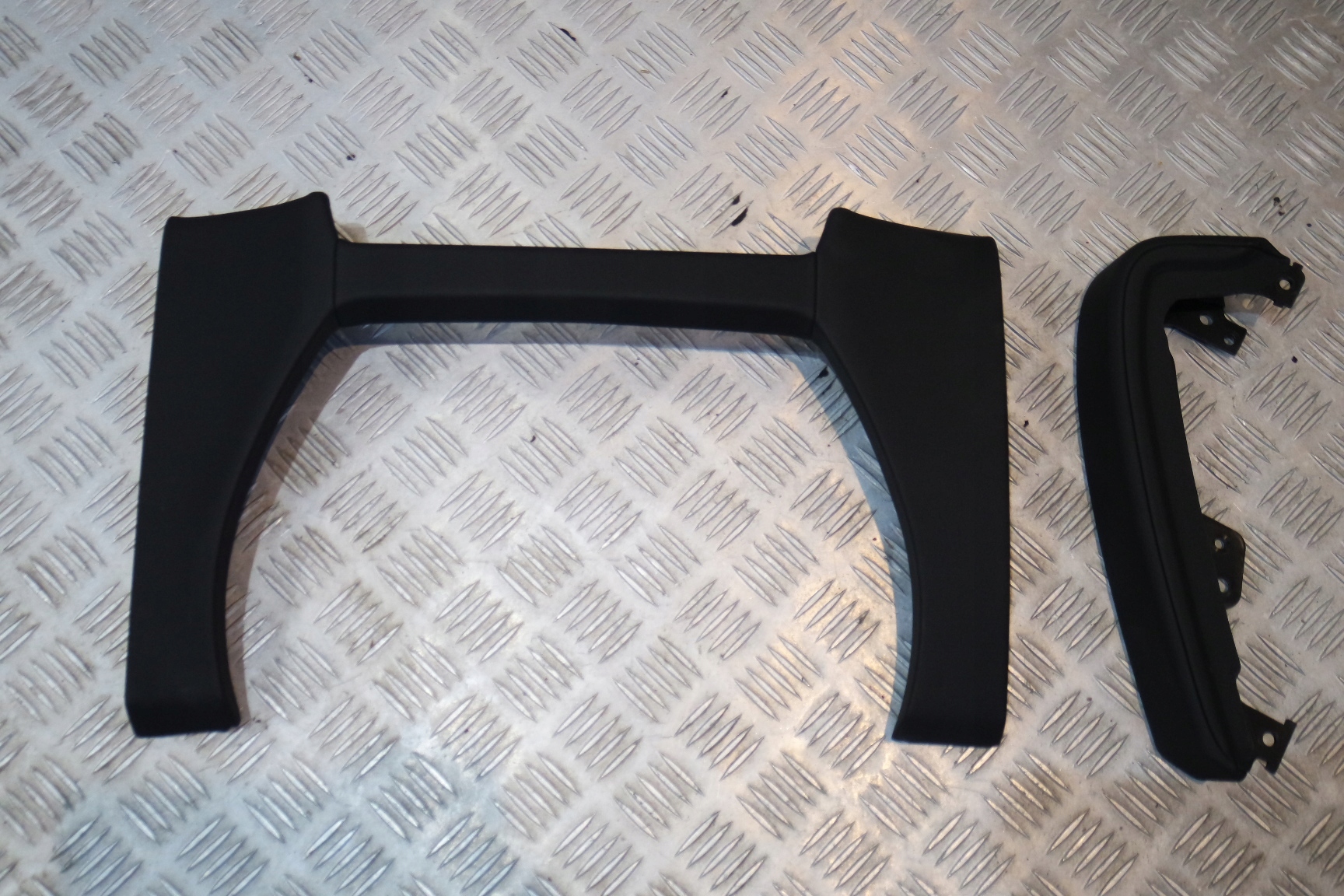 TAPICERKA DESK ZASLEPKA MASERATI LEVANTE 670043364