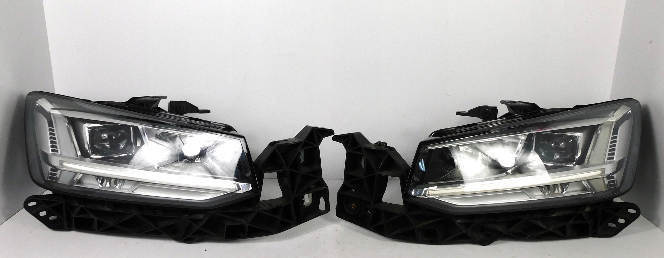 AUDI Q2 81A LAMPA PRAWA LEWA FULL LED EUROPA KMPL