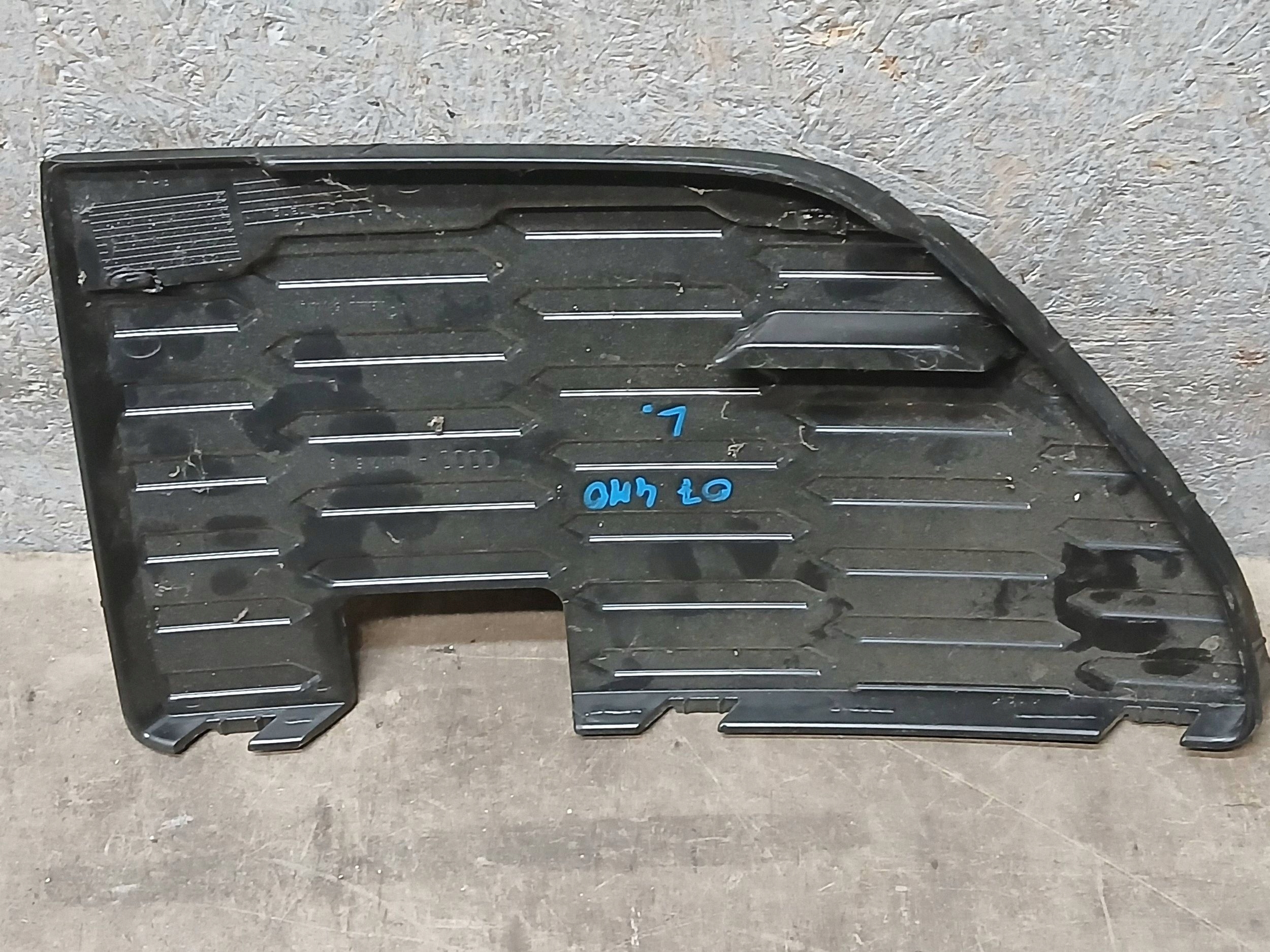 nárazník předek levá mřížka AUDI Q7 4M 4M0807151G