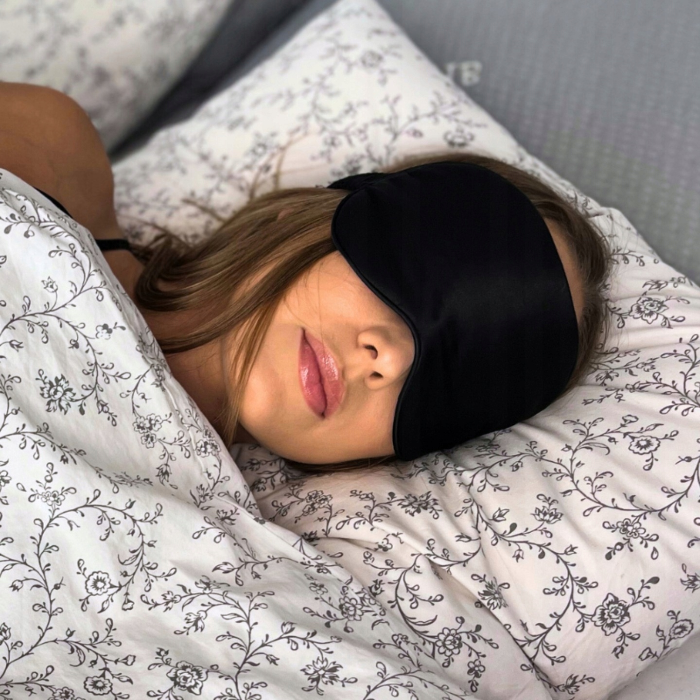 OPASKA NA OCZY DO SPANIA 3D MASKA ZACIEMNIAJĄCA REGULOWANA JAKOŚĆ PREMIUM Marka James Hawk