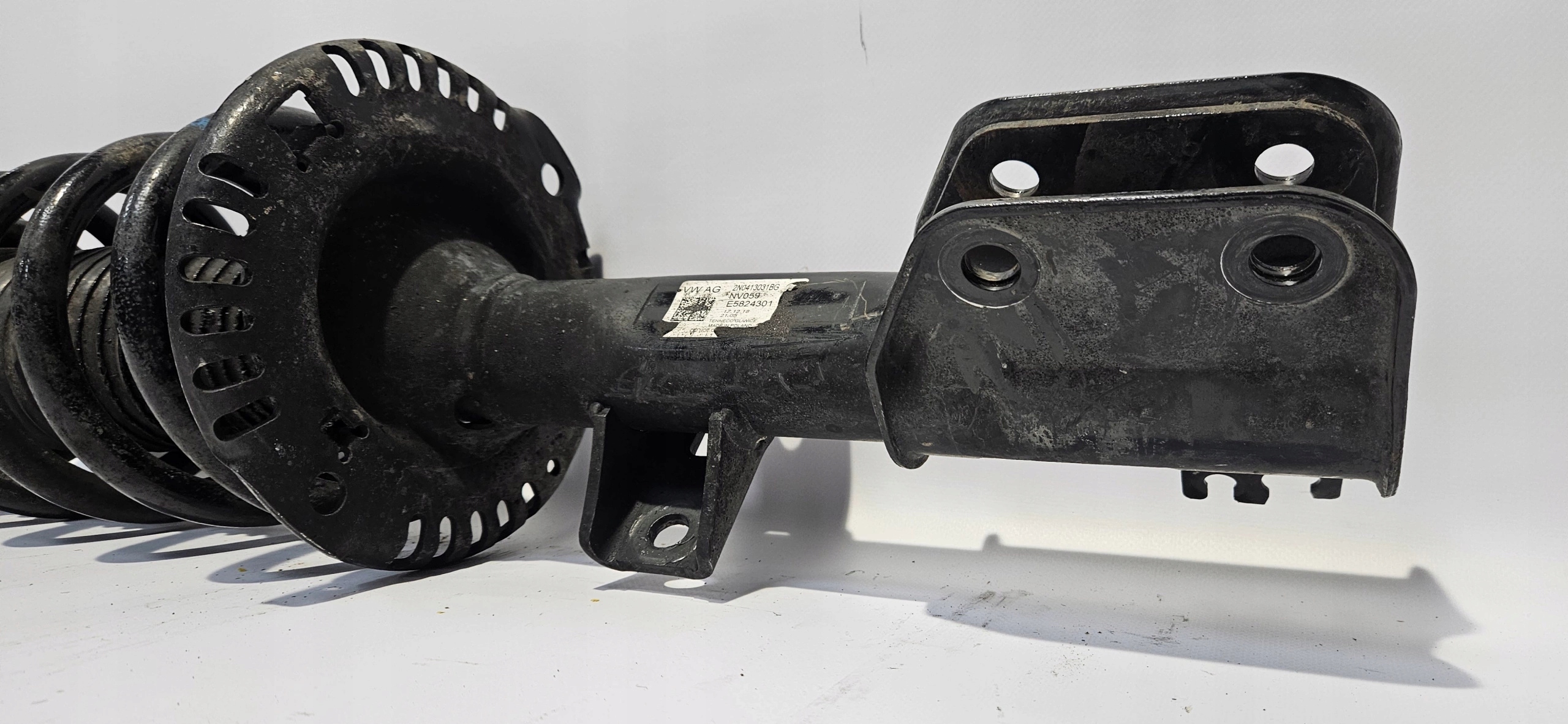 shock absorber left front VW CRAFTER II MAN TGE
