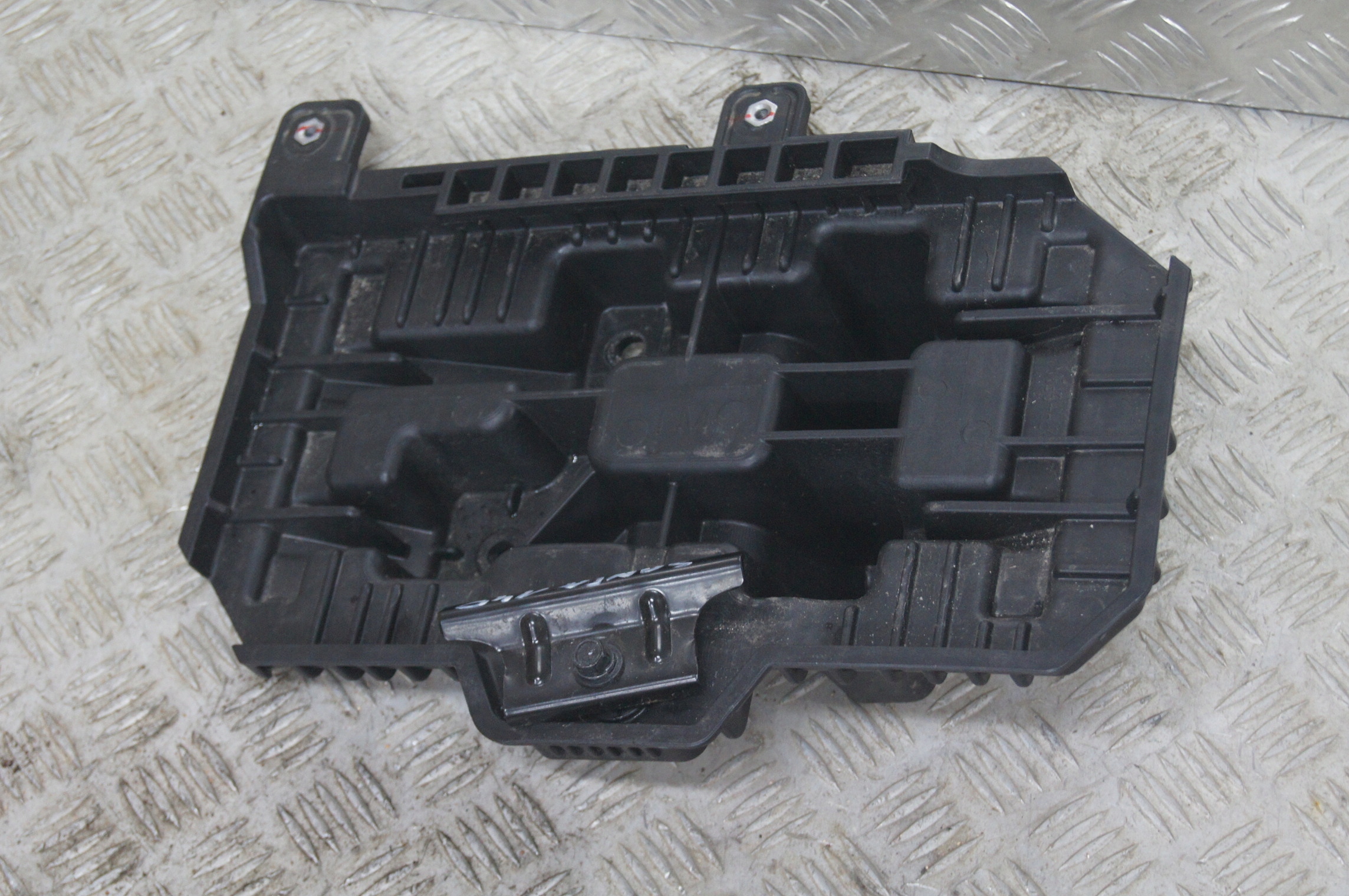 37150-S1100 - Hyundai Santa Fe IV 2.2 CRDi основание аккумулятора